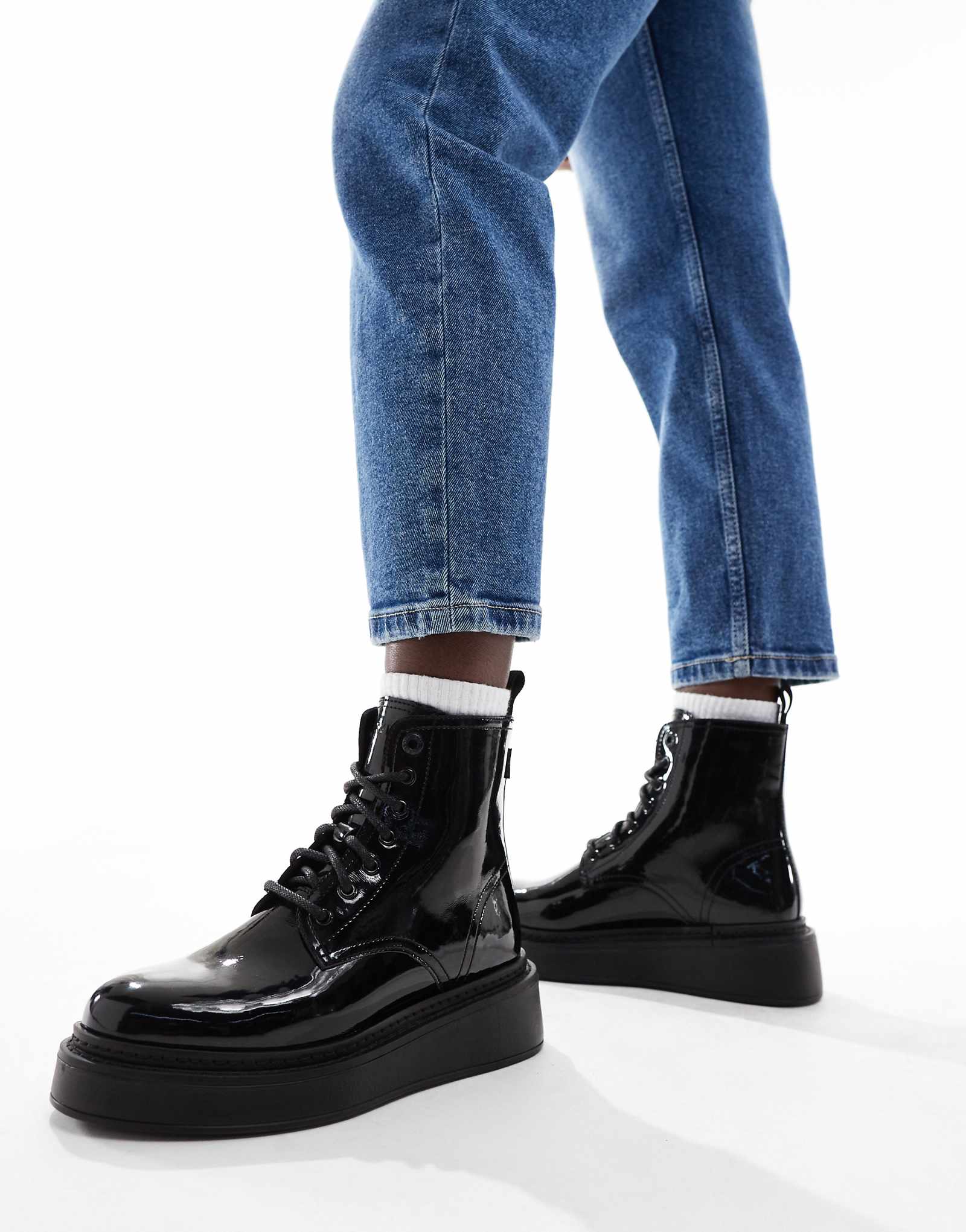 Лакированные ботинки Levi's Harlow черного цвета на шнуровке