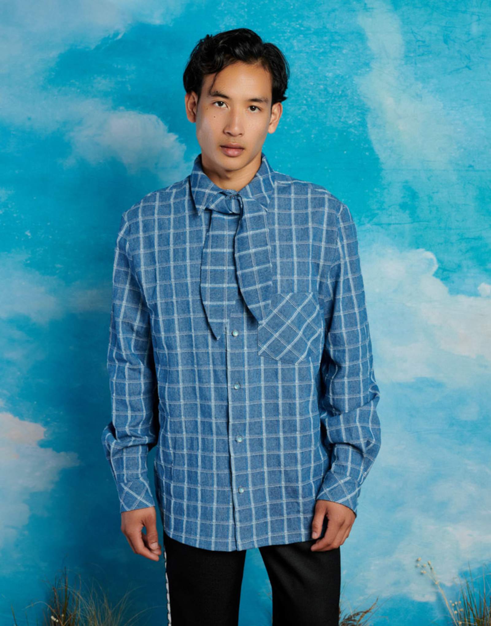 Джинсовая рубашка Sister Jane с текстурированным шейным платком унисекс синего цвета 22590₽