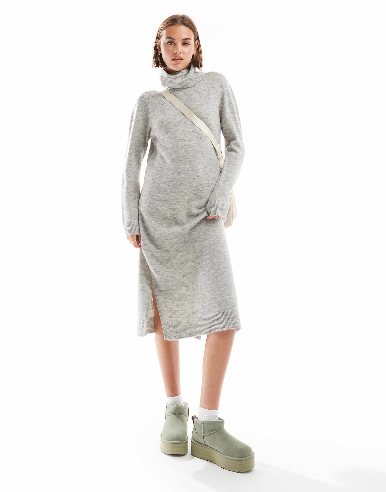 Макси-платье-свитер с черепашьим вырезом из кусочков светло-серого вереска 4390₽