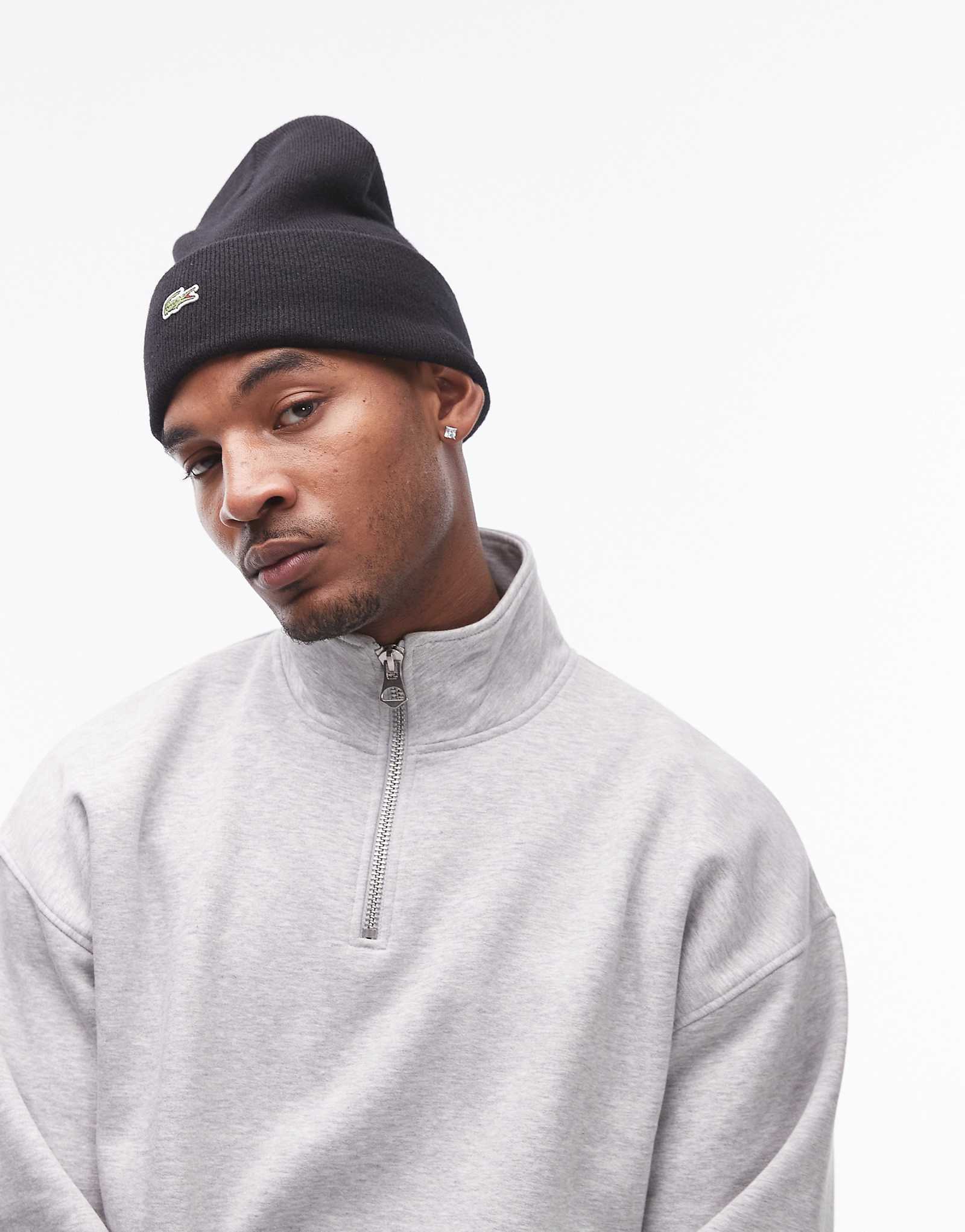 Шапочка с логотипом Lacoste спереди черного цвета 8390₽