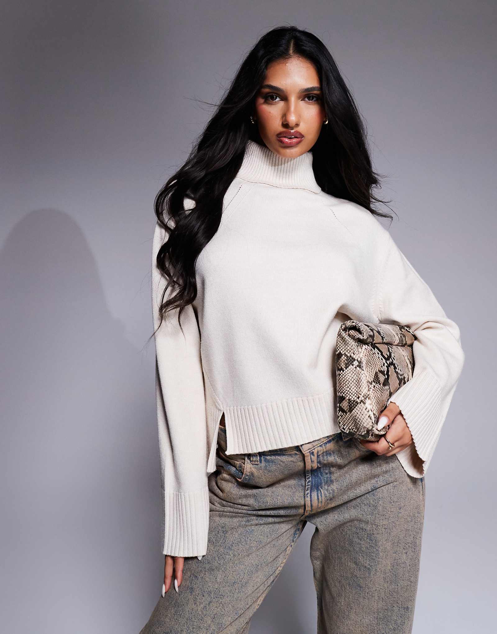 Свитер с круглым вырезом River Island кремового цвета 10090₽