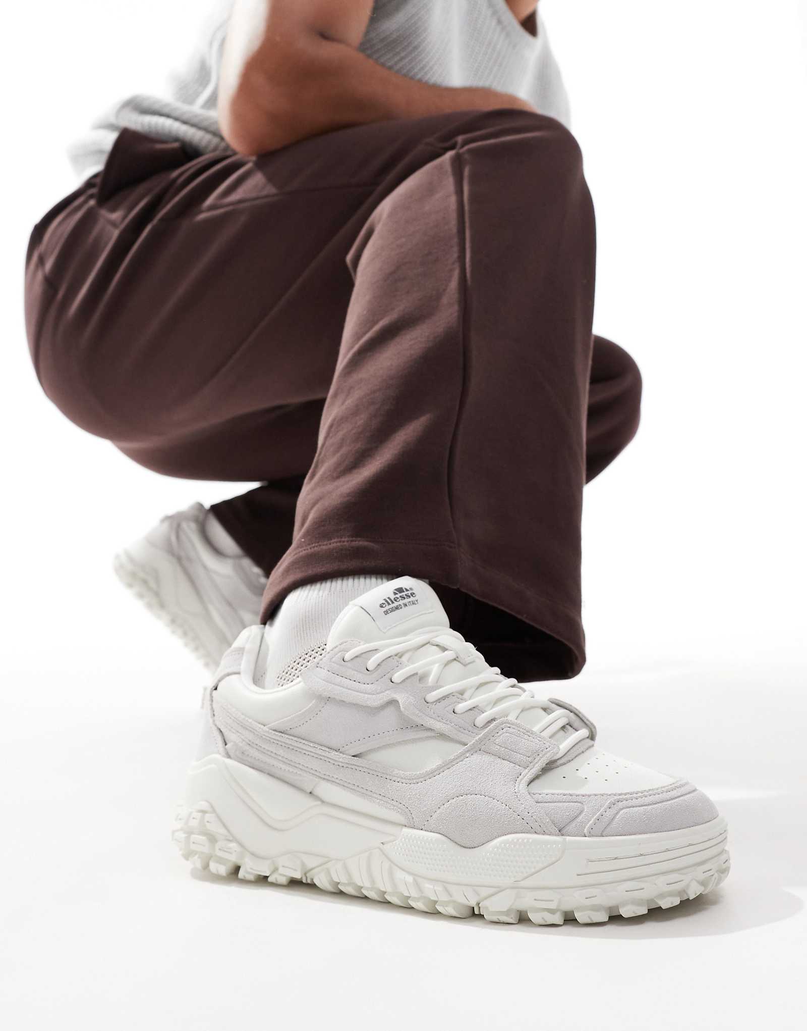 Роскошные кроссовки ellesse LSR белого цвета 18990₽