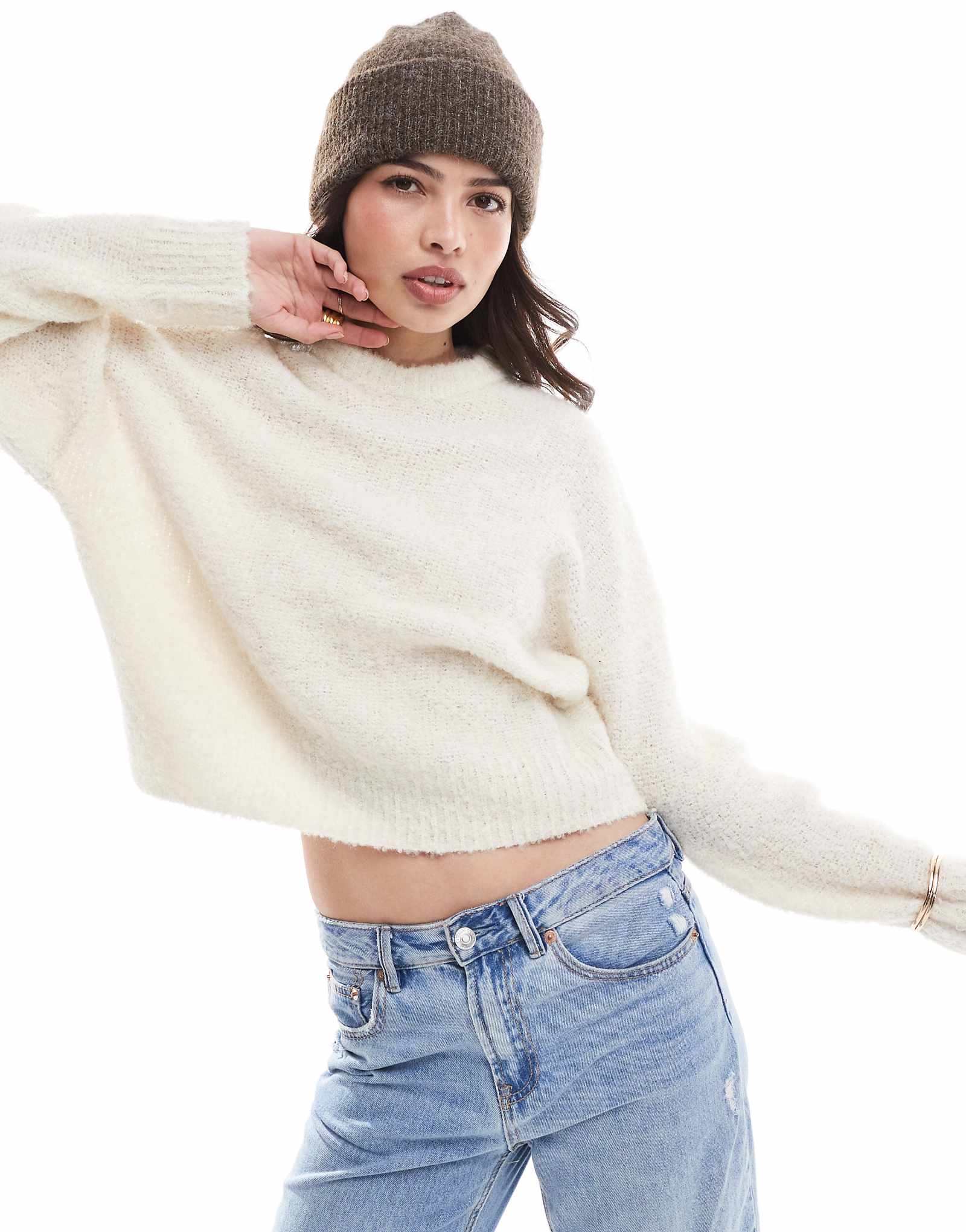 Кусочки пушистого свитера в кремовую крапинку 5490₽