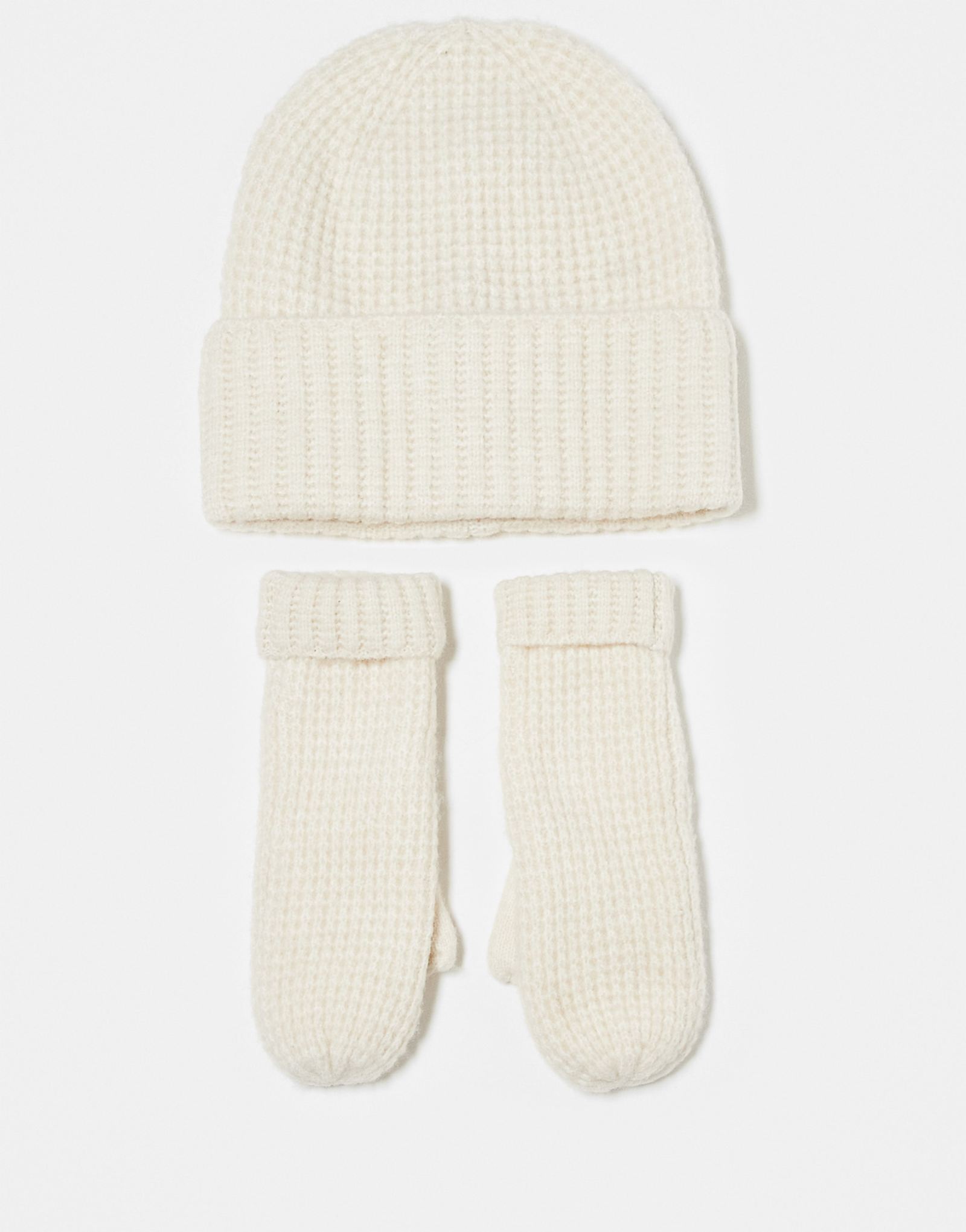 Подарочный набор из 2 предметов в упаковке текстурированная шапочка-бини и варежки кремового цвета 7490₽