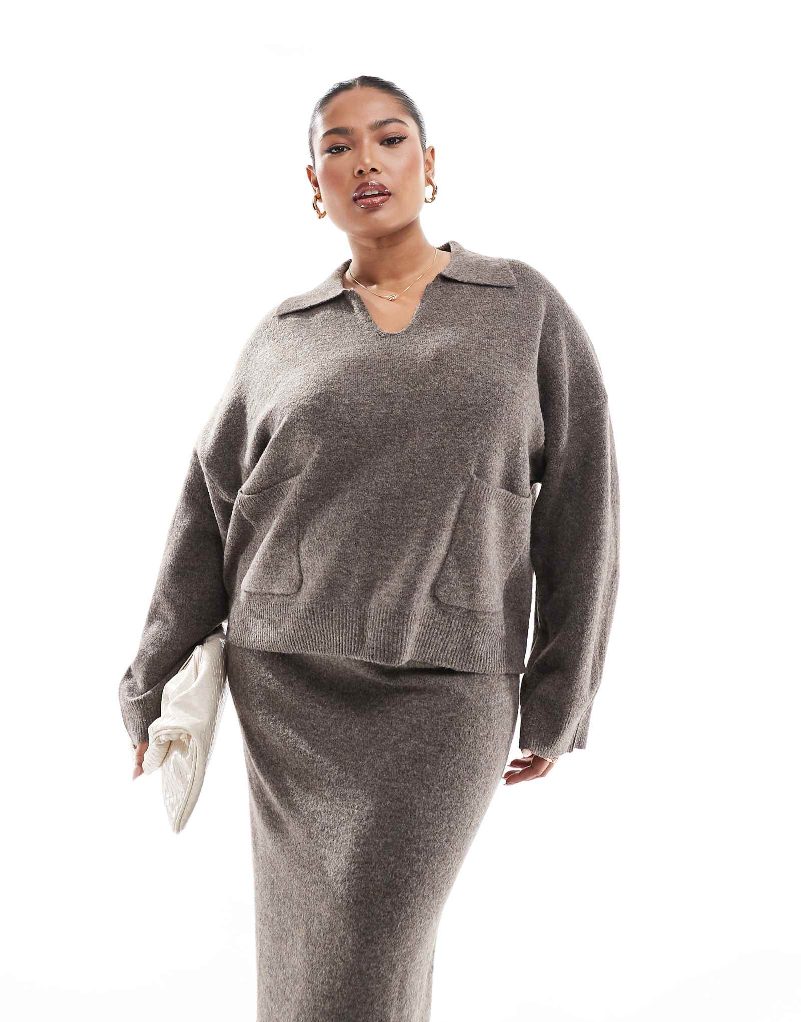 Облегающий свитер-поло с открытым воротом темно-серого цвета - часть комплекта 6090₽