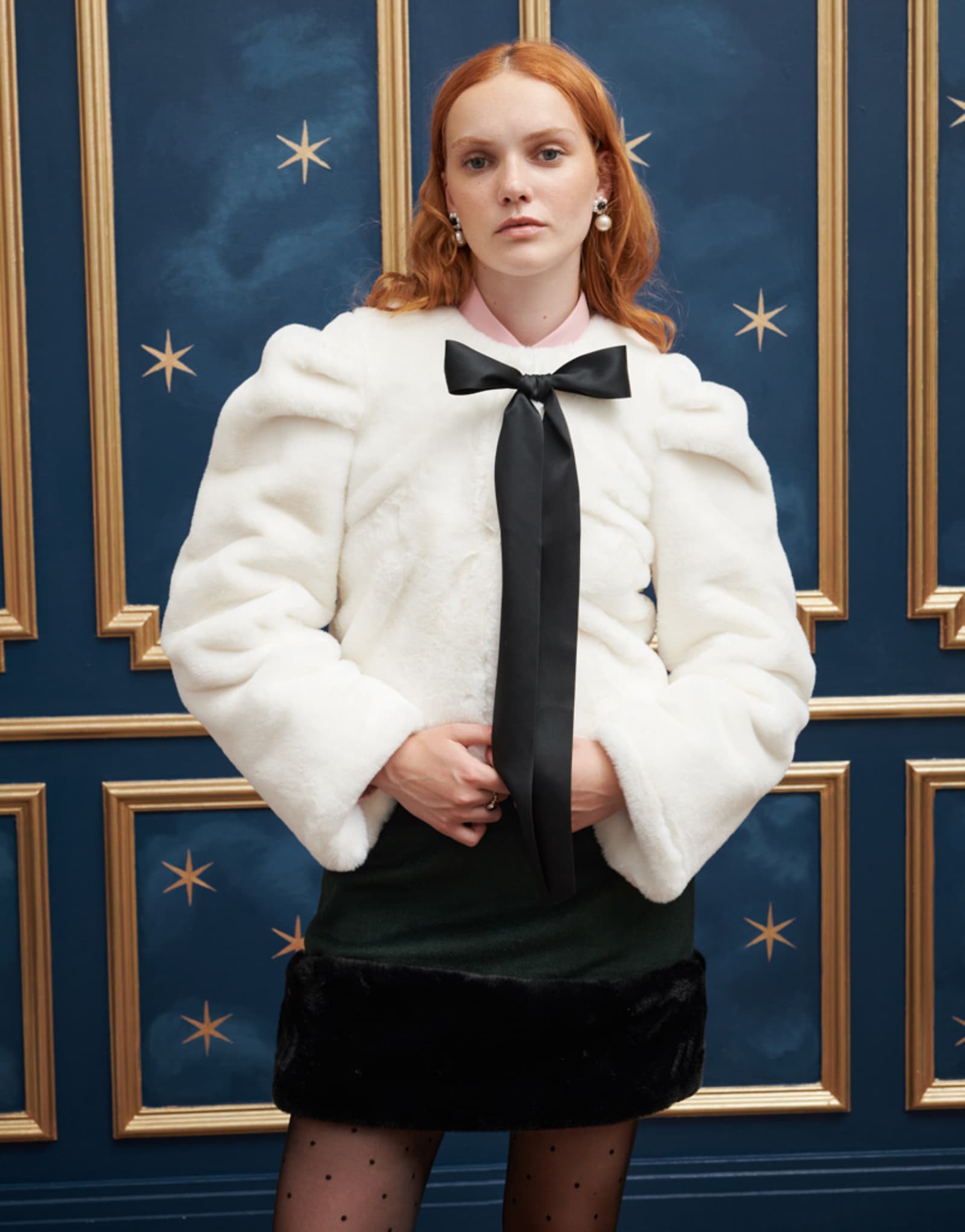 Жакет из искусственного меха Sister Jane с бантом спереди кремового и черного цветов 19190₽