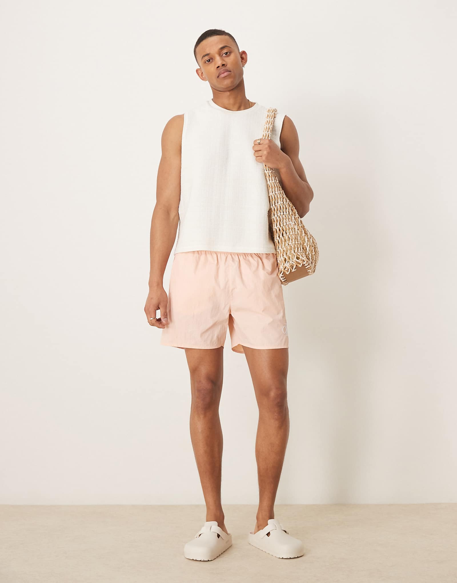 Плавательные шорты с логотипом Calvin Klein на завязках персиково-розового цвета 12890₽