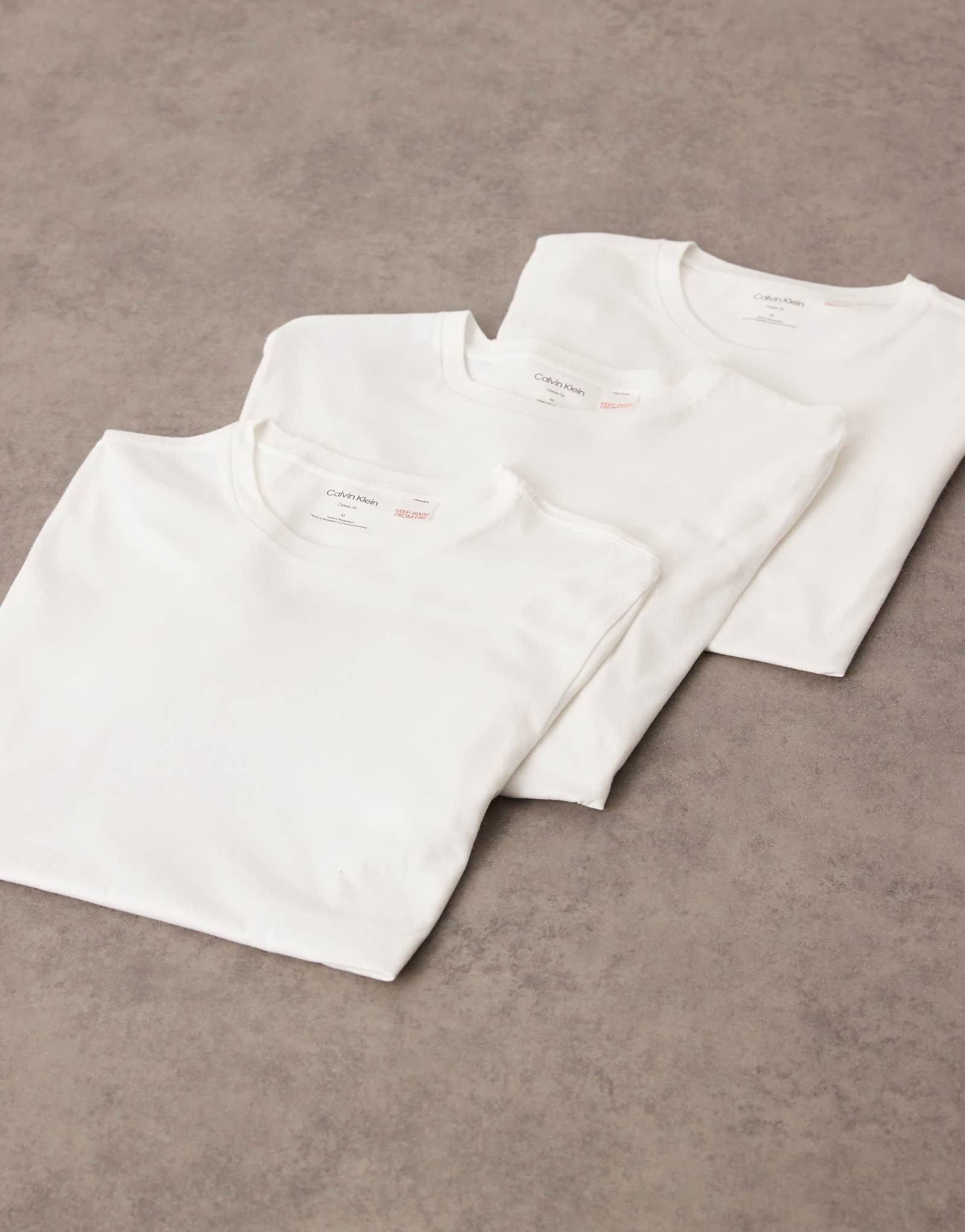 Белые футболки Calvin Klein из 3-х комплектов одежды для отдыха 7290₽