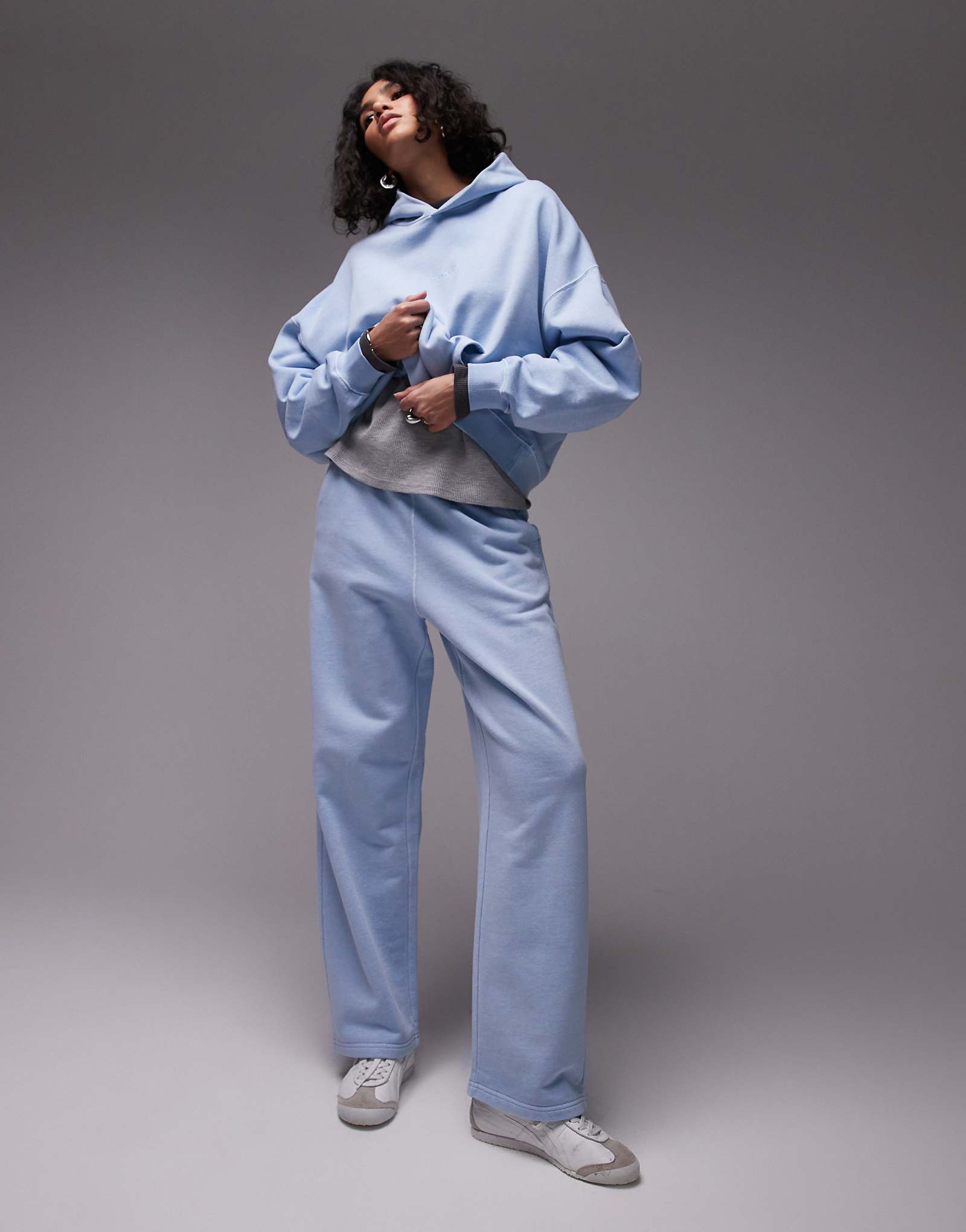 Спортивные брюки Carhartt WIP benton синего цвета 20590₽