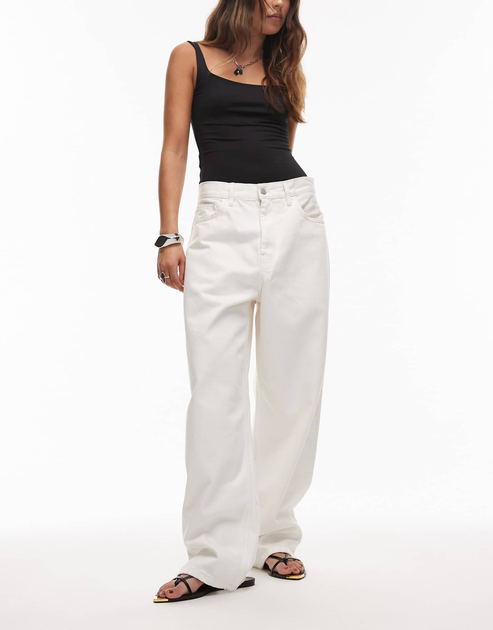 Джинсы свободного кроя Carhartt WIP Brandon белого цвета 28190₽