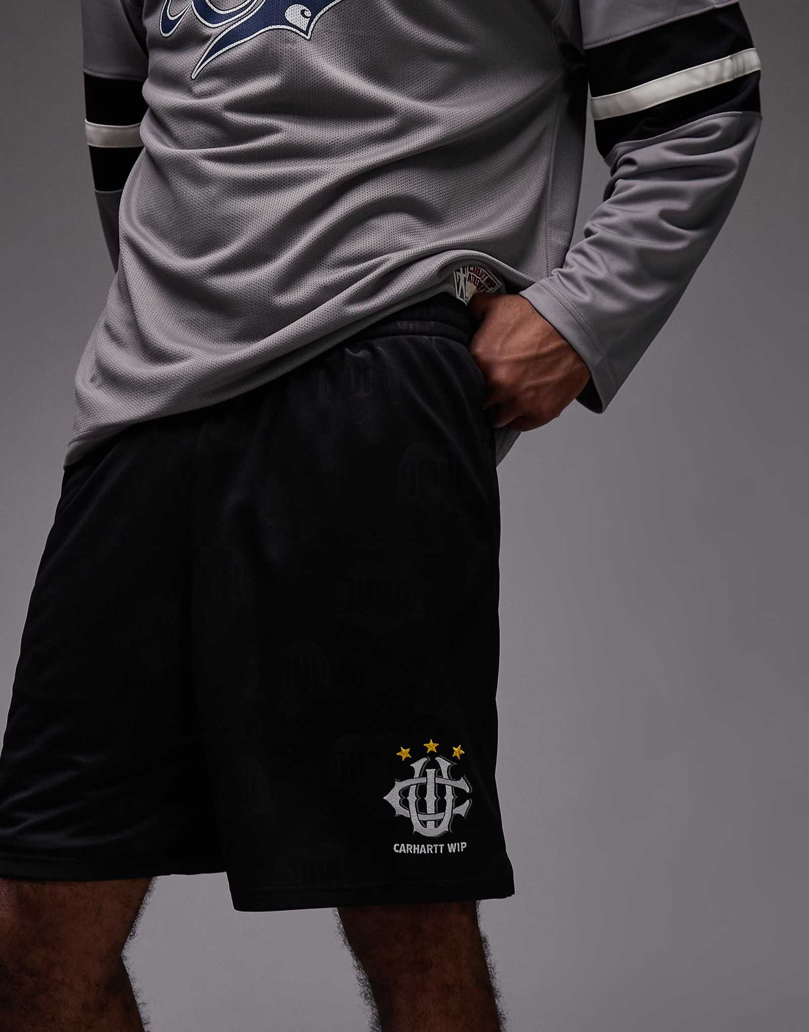 Шорты футбольного клуба Carhartt X Hartts черного цвета 22090₽