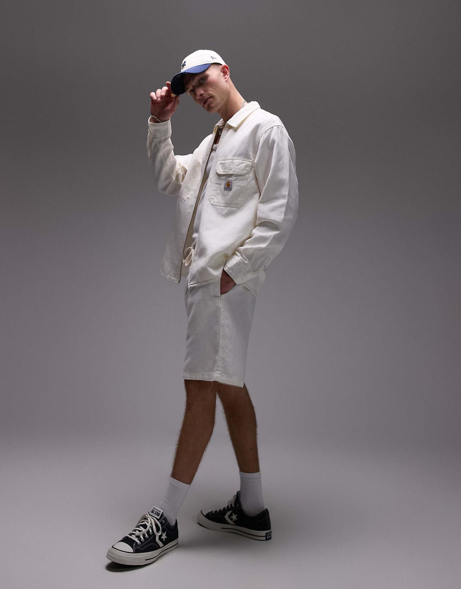 Шорты Carhartt WIP rainer темно-белого цвета 24090₽