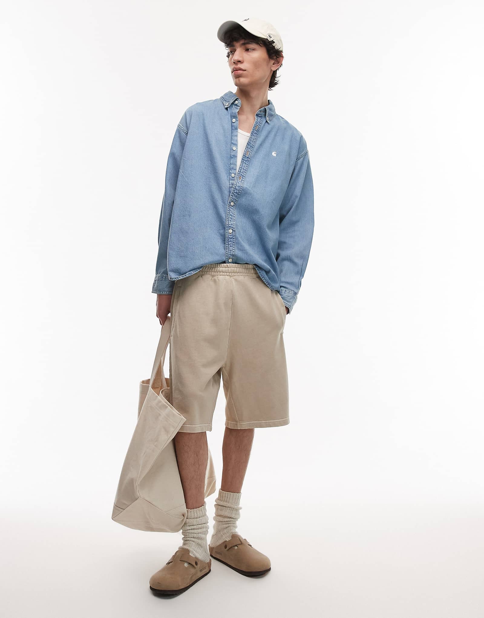 Спортивные шорты Carhartt WIP nelson бежевого цвета 14990₽