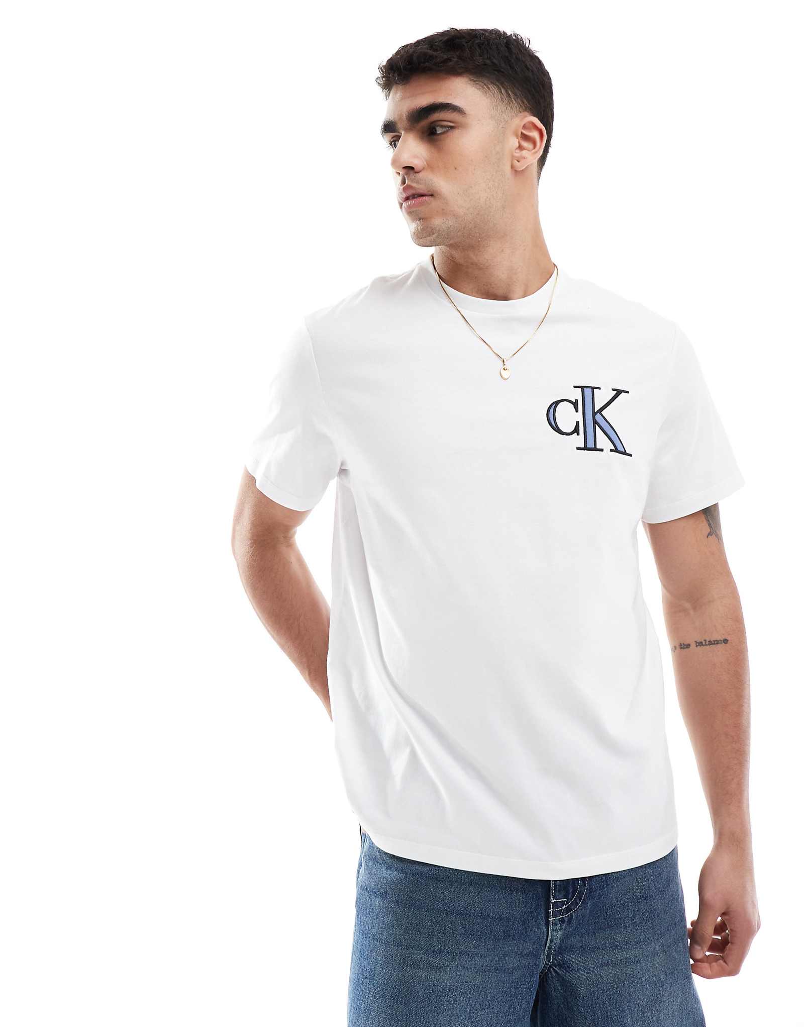 Непринужденная футболка с логотипом Calvin Klein Jeans белого цвета 7490₽