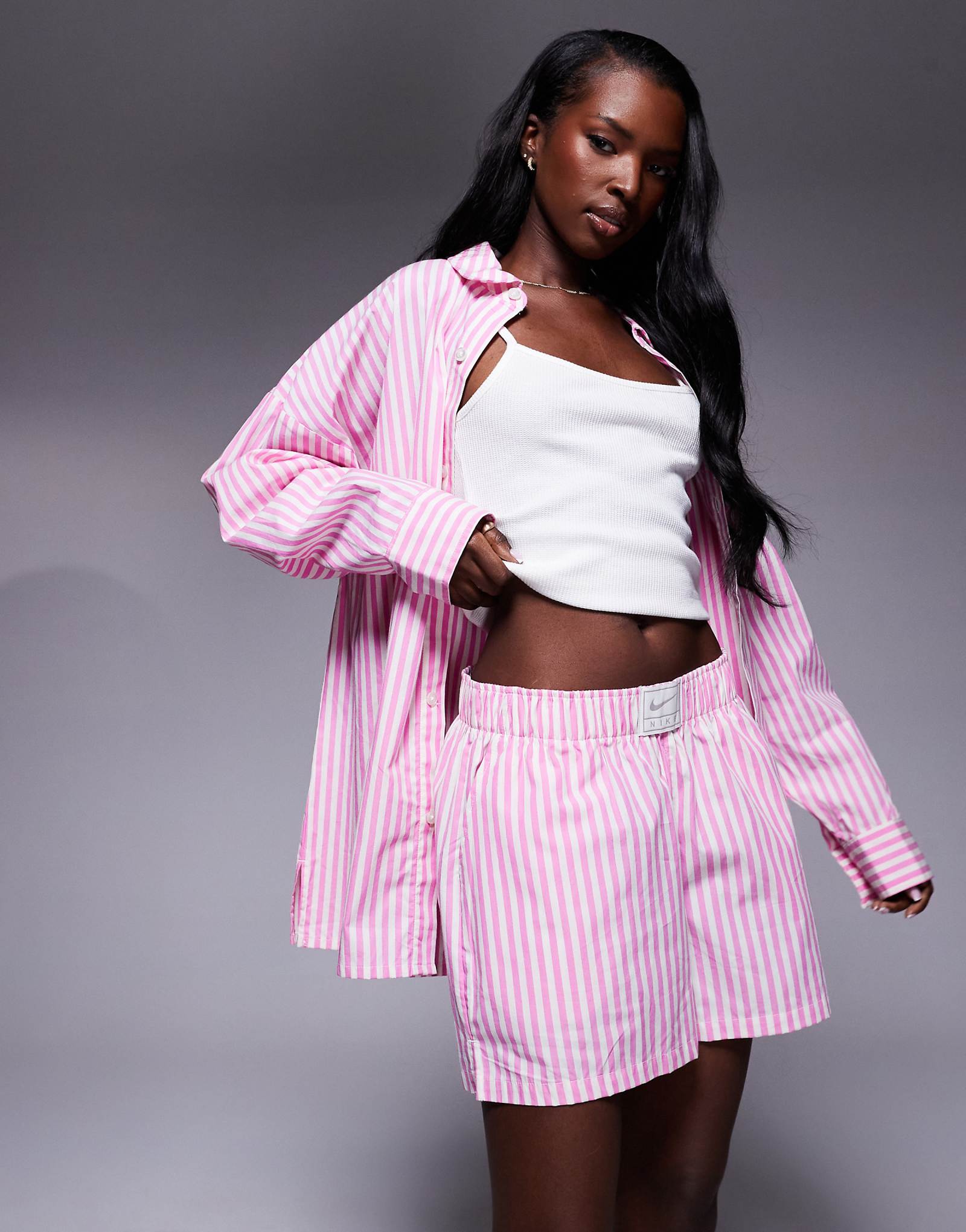 Розовые шорты из поплина в полоску от Nike 11190₽