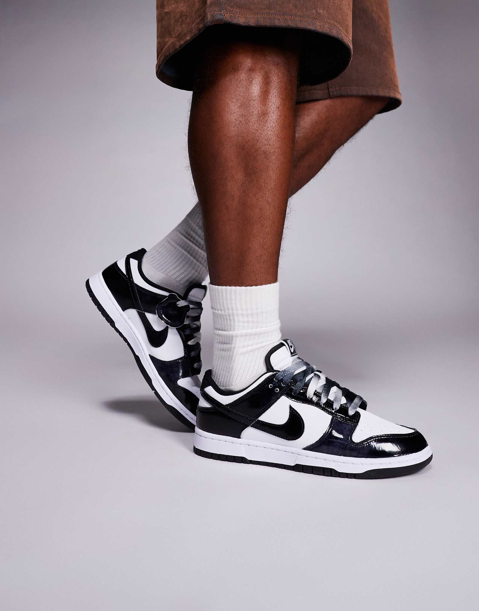 Кроссовки Nike Dunk Low Retro SE белого и черного цветов 25490₽