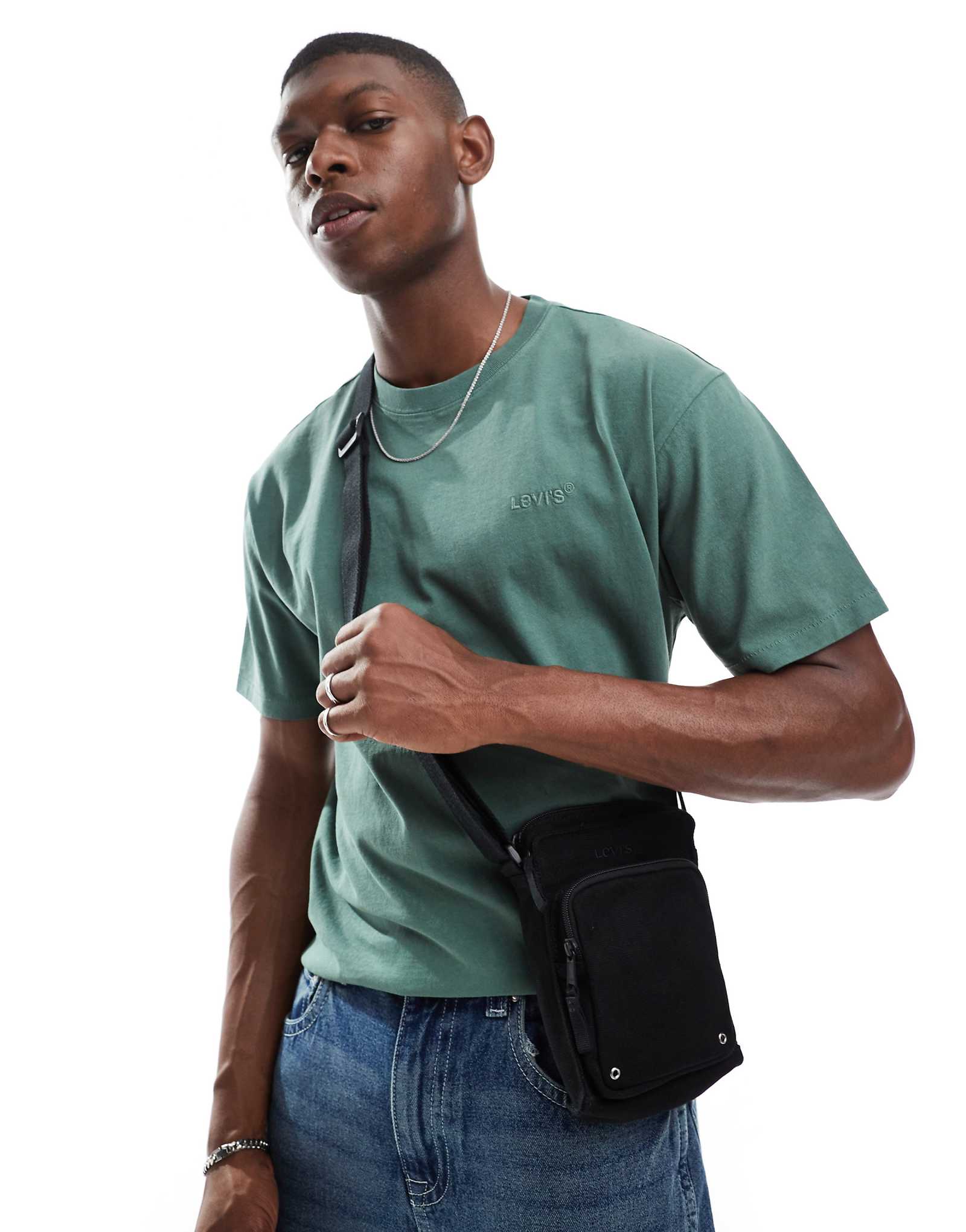 Маленькая холщовая сумка через плечо с логотипом Levis в тон черного цвета 10590₽