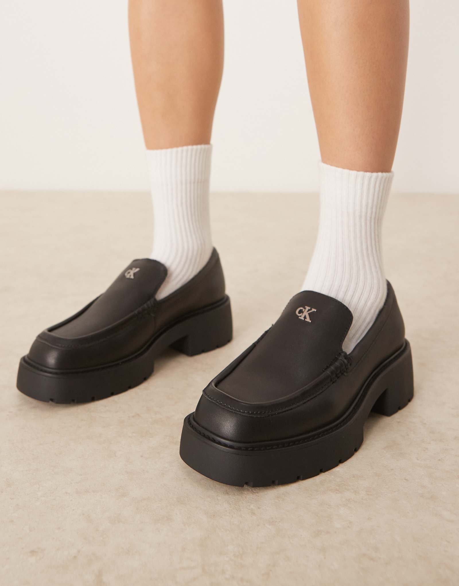 Черные лоферы на толстой подошве от Calvin Klein Jeans 30590₽