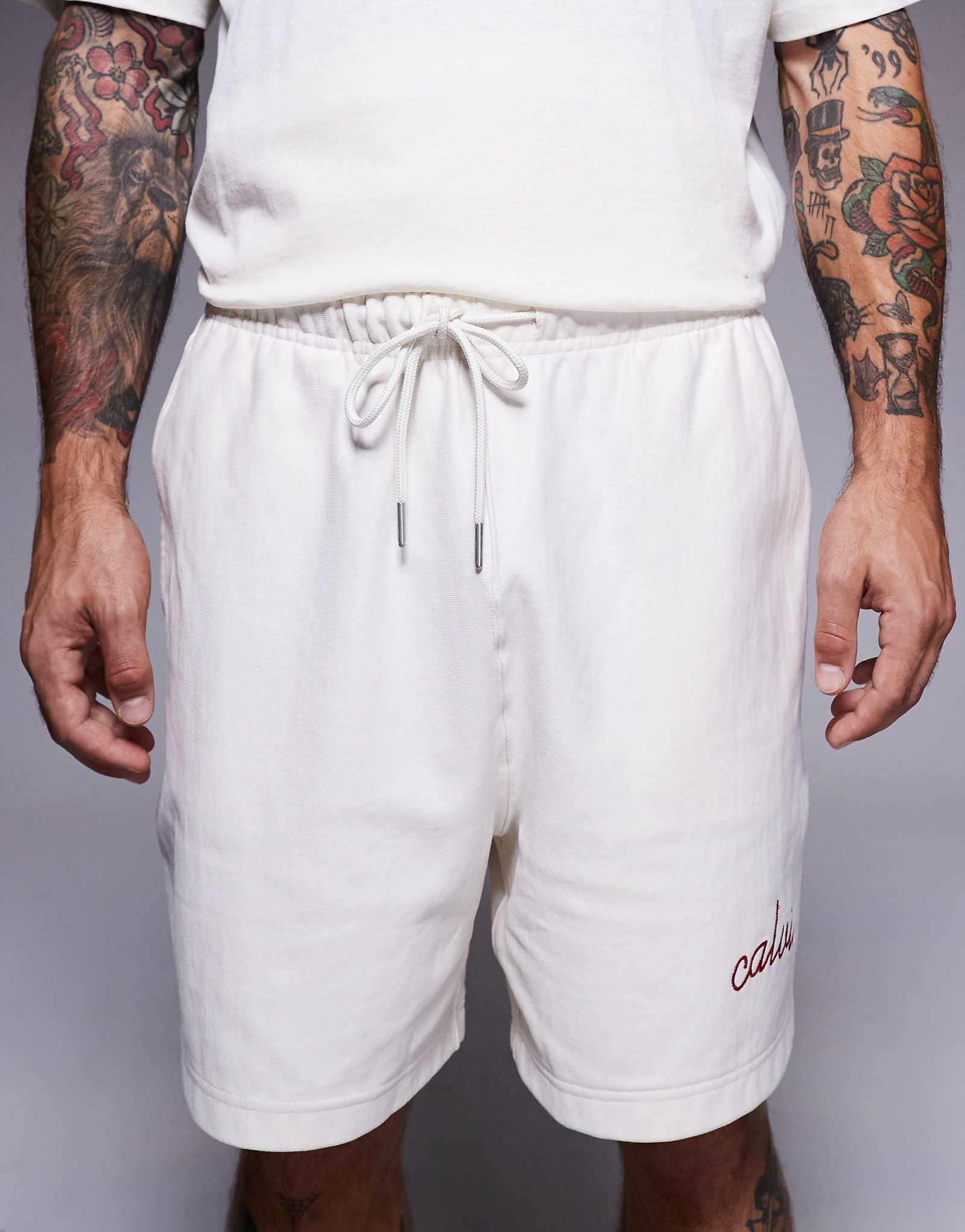 Шорты с логотипом Calvin Klein Jeans премиум-класса кремового цвета 22090₽