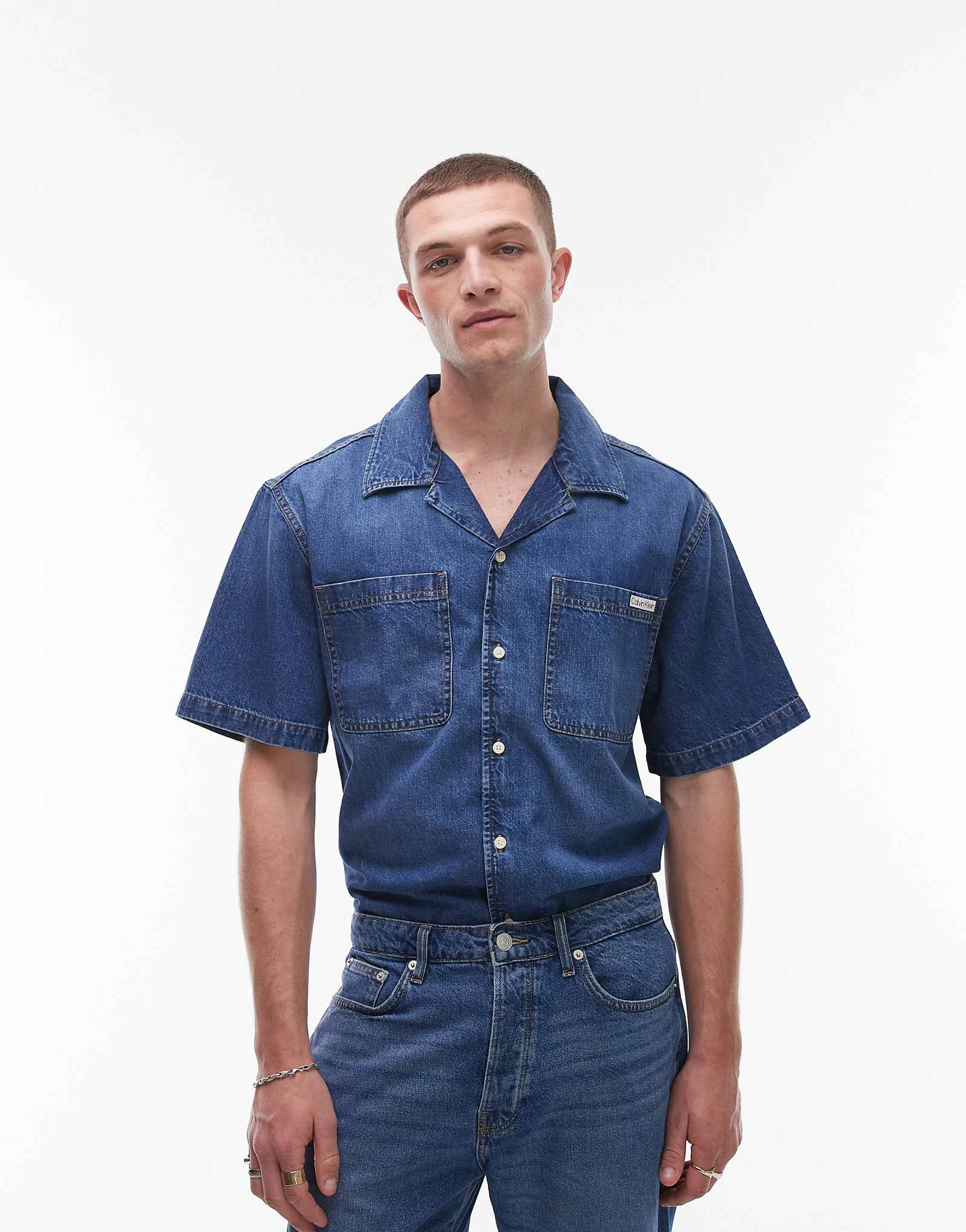 Джинсовая рубашка Calvin Klein Jeans темно-синего цвета 15590₽