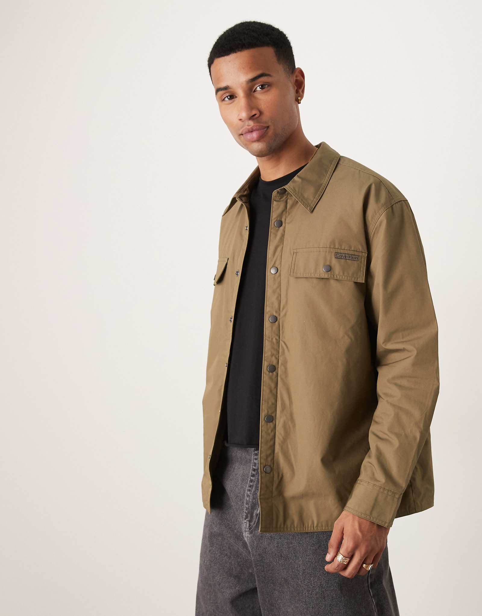 Куртка-рубашка свободного кроя Calvin Klein Jeans с длинным рукавом коричневого цвета 30190₽