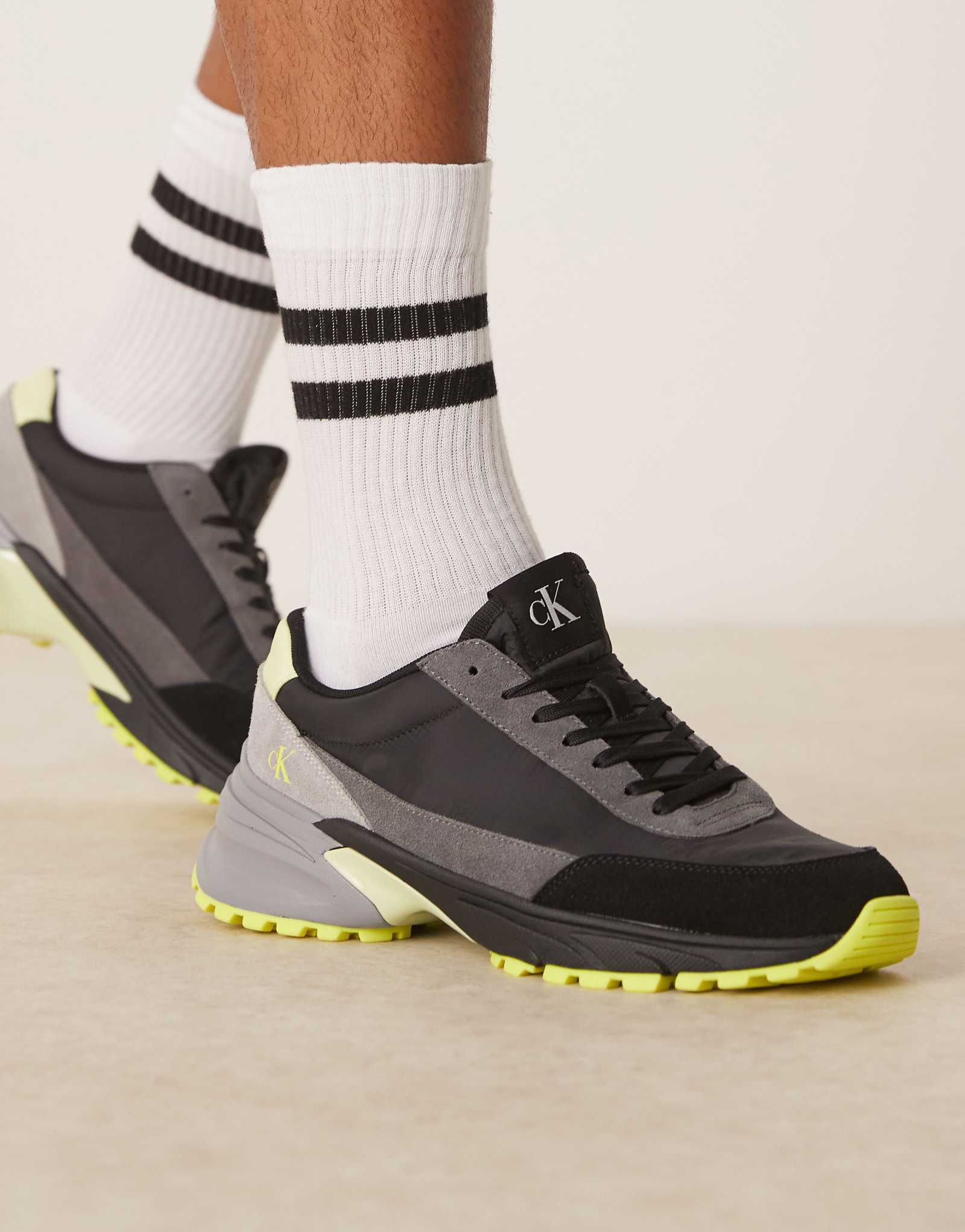 Нейло кроссовки Calvin Klein Jeans hike runner черного и лаймового цветов 17990₽