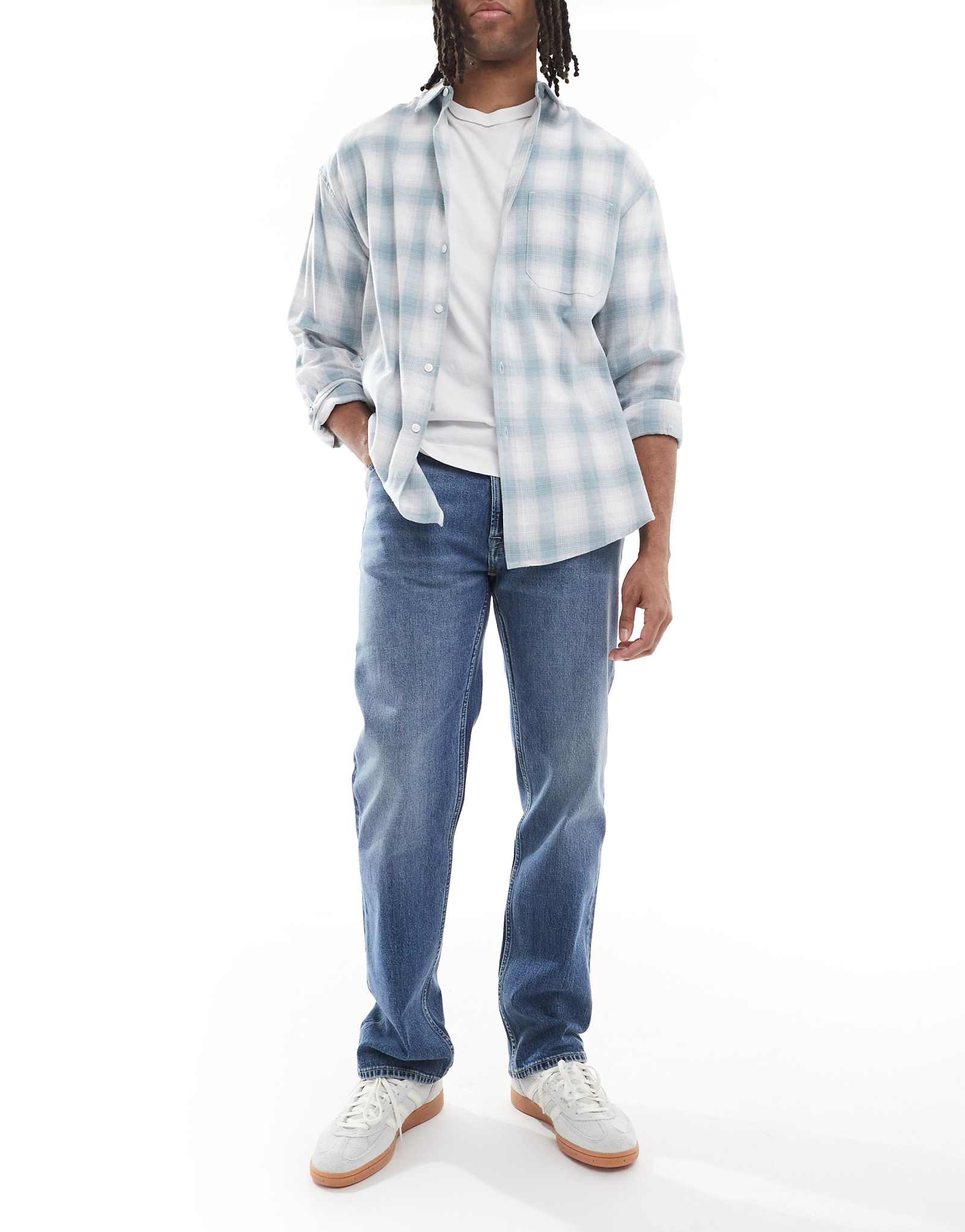 Джинсы Calvin Klein Jeans стандартные прямые джинсы средне-синего цвета постиранные 30190₽