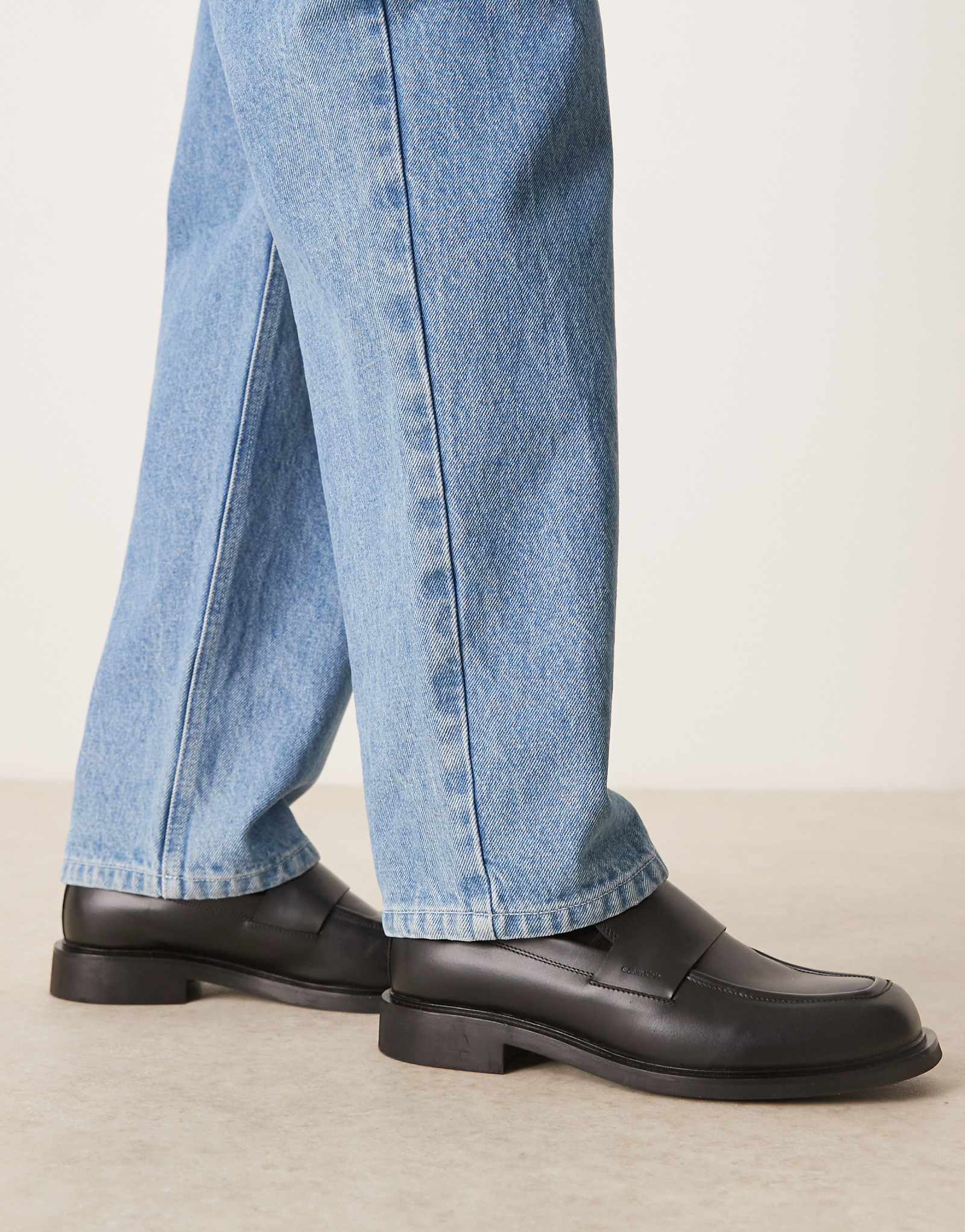Элегантные мокасины от Calvin Klein Jeans черного цвета 44390₽