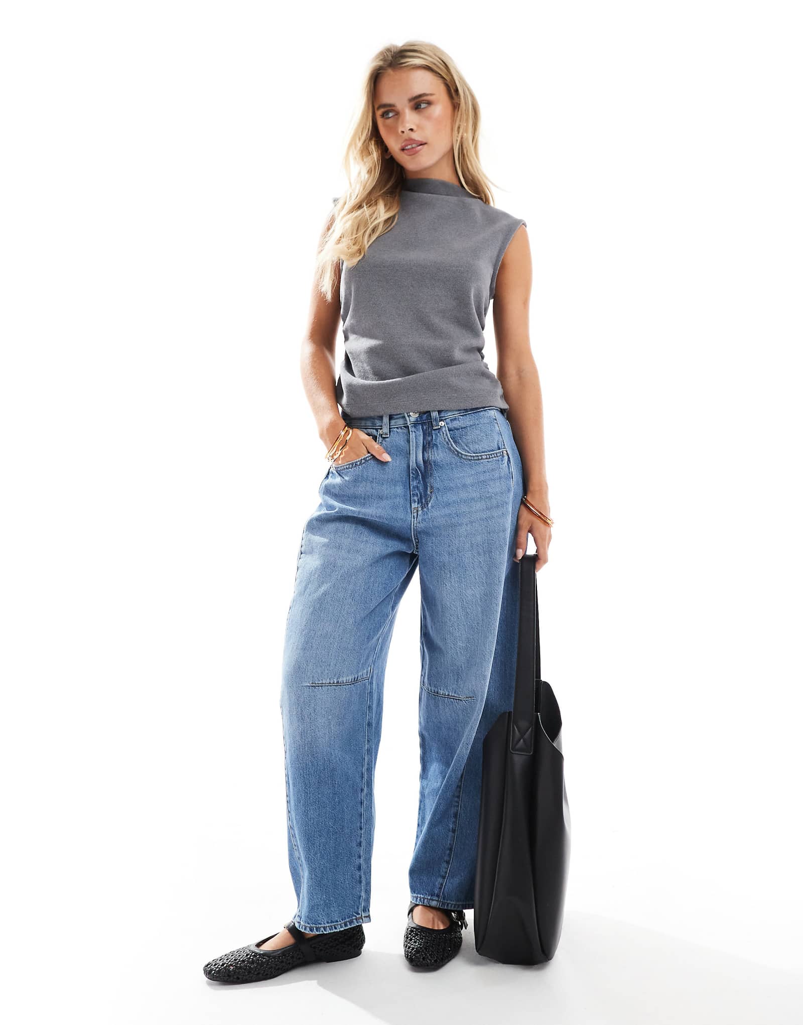 ТОЛЬКО миниатюрные джинсы-бочкообразки с боковыми вставками темно-синего цвета 10990₽