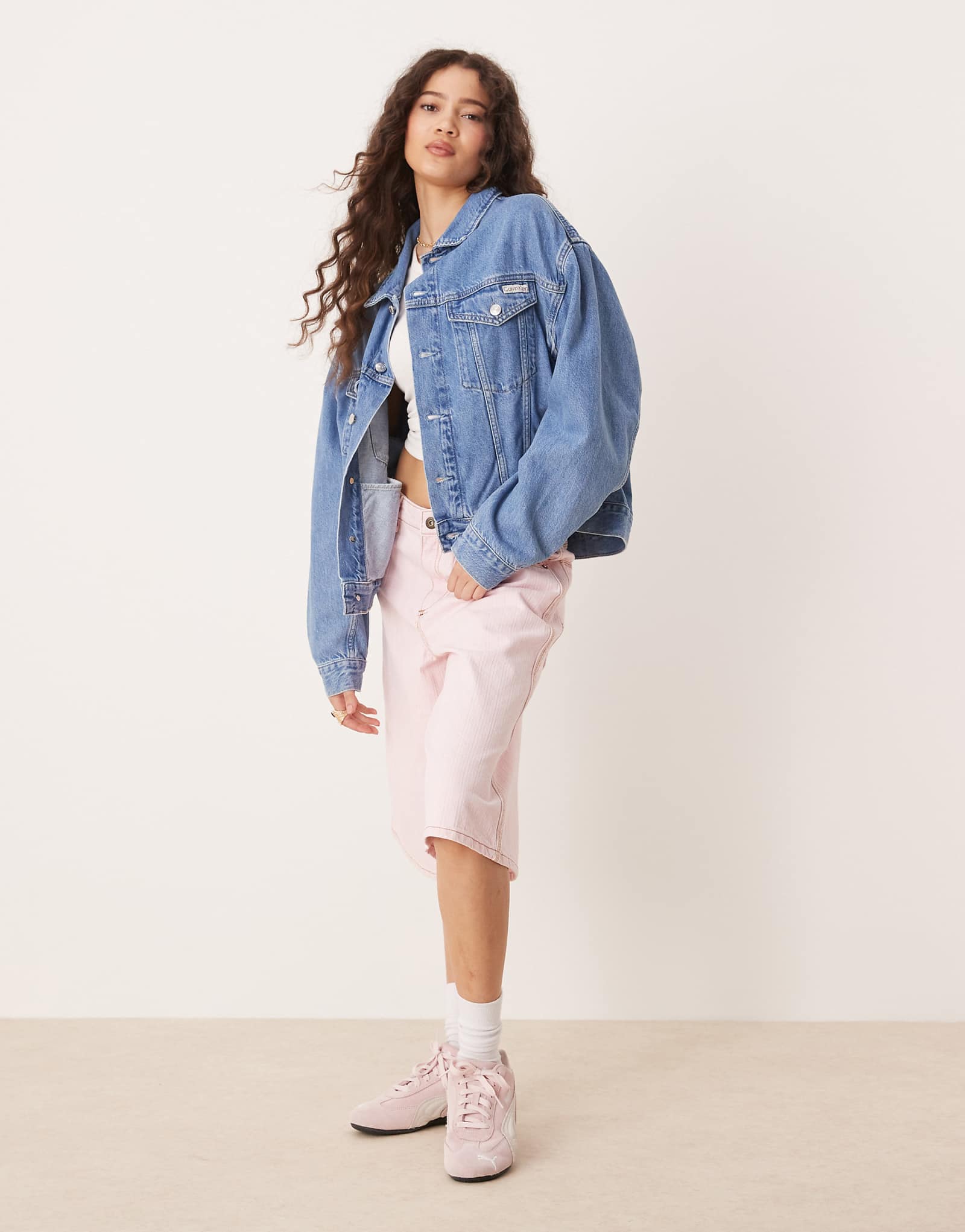 Джинсовая куртка свободного кроя Calvin Klein Jeans после средней стирки