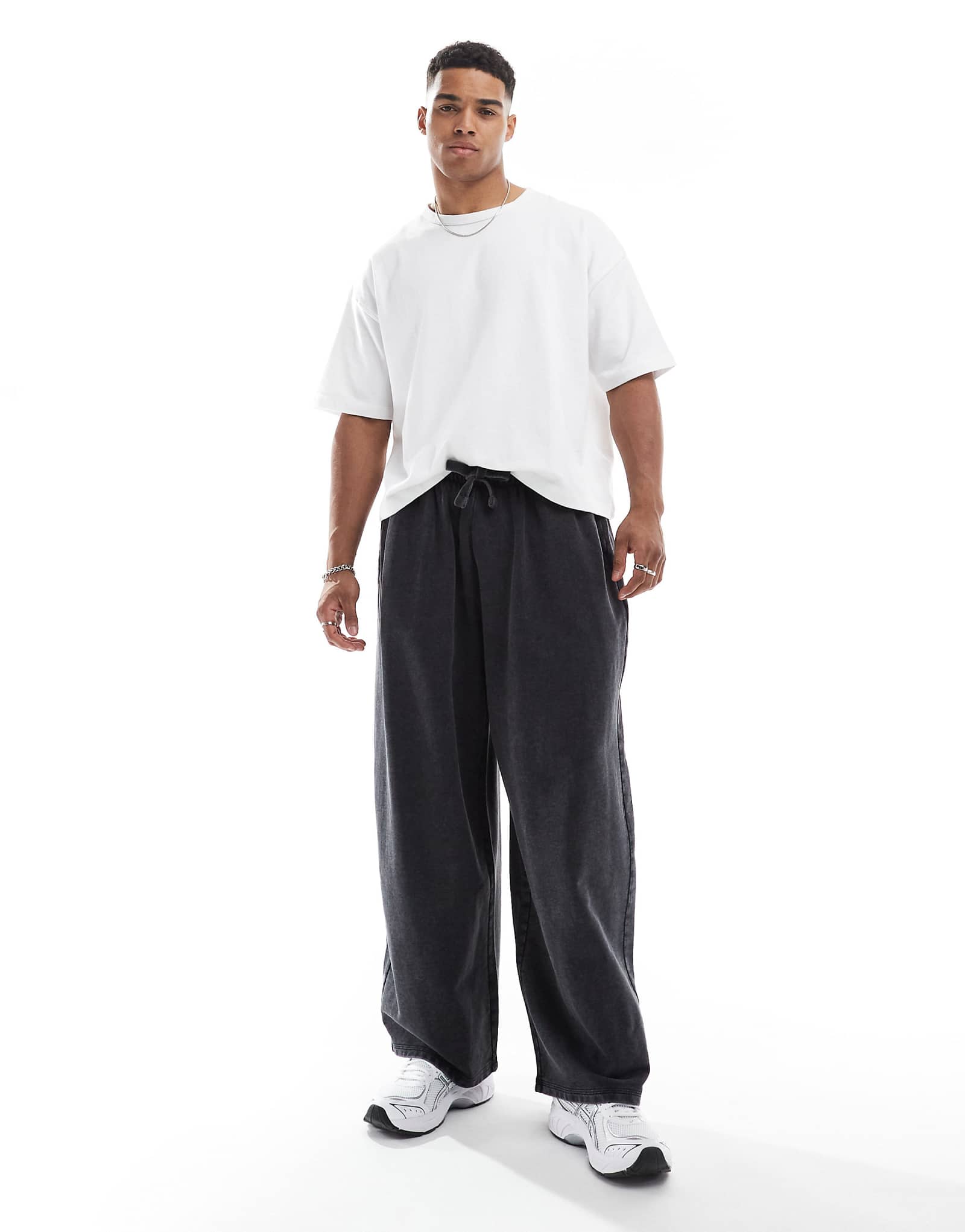 Спортивные брюки Hugo Blue Nebutro с прямыми штанинами черного цвета 25090₽