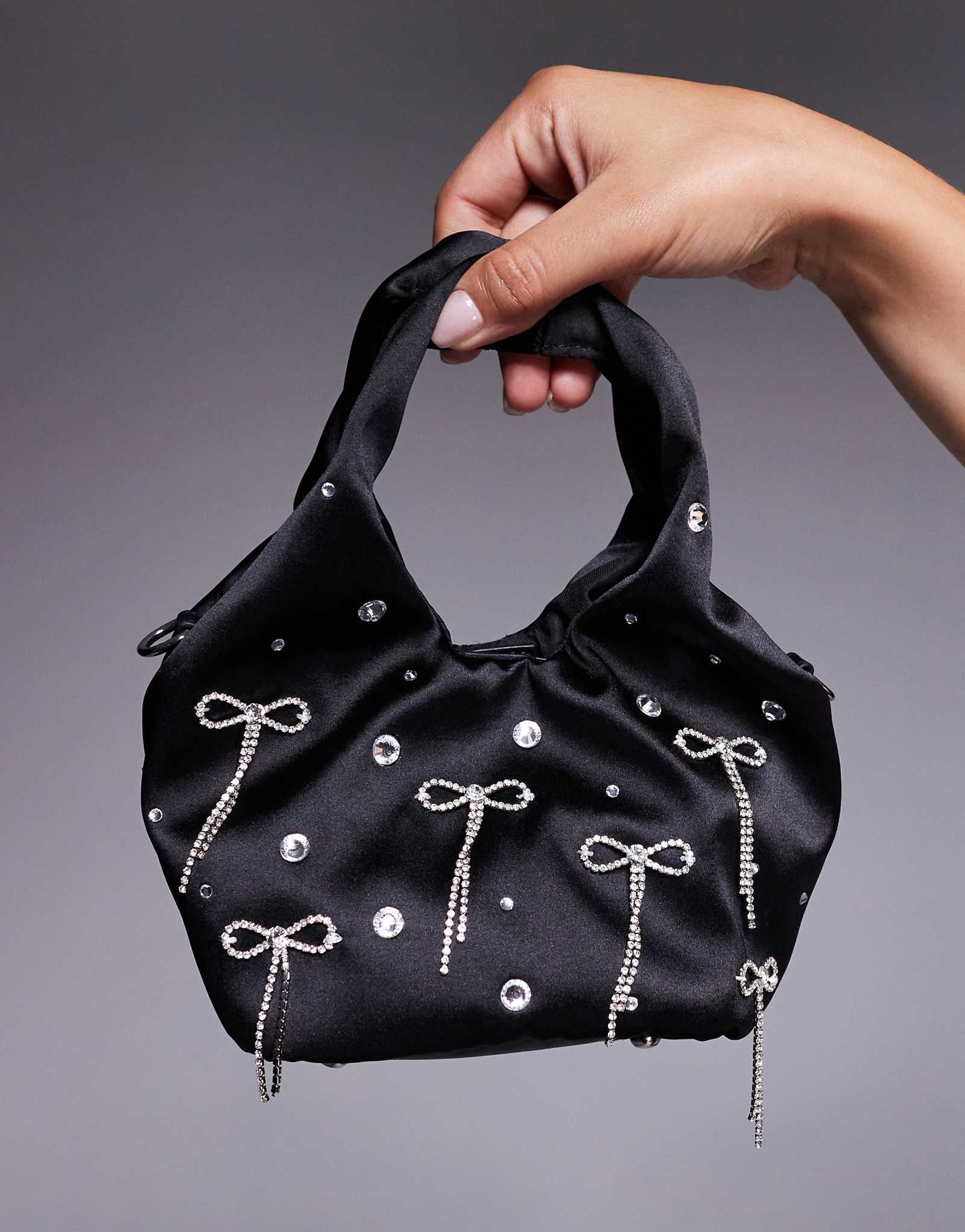 Сумка-захват с бантом River Island diamante черного цвета 15290₽