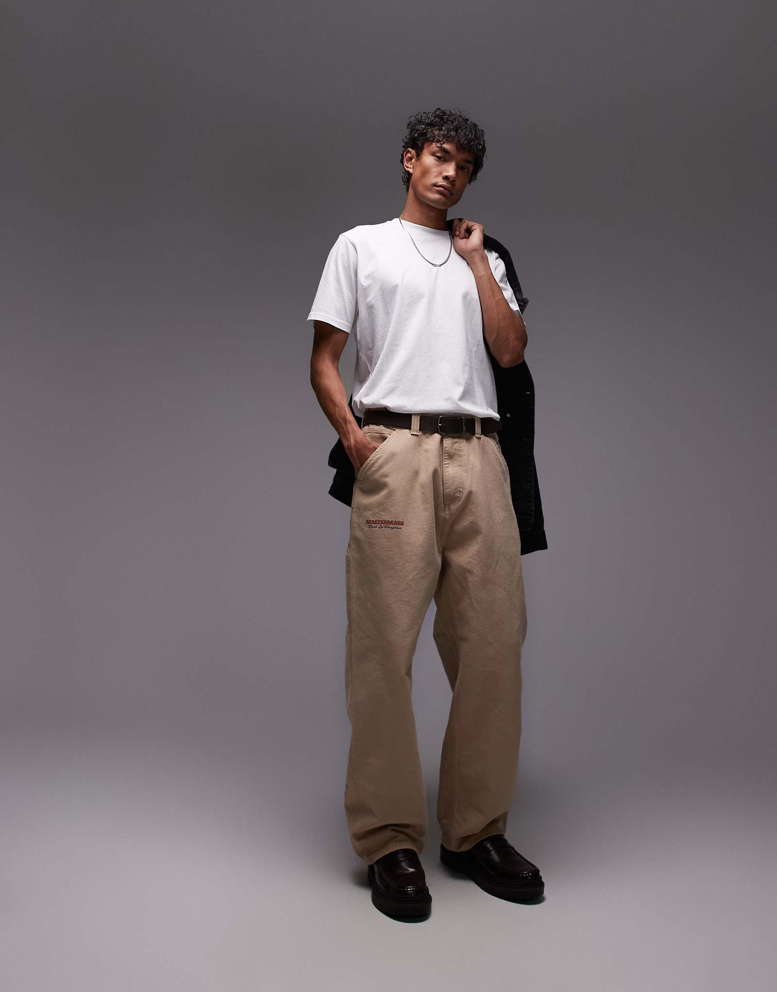 Брюки Carhartt WIP og до колена с графическим принтом бежевого цвета 38390₽