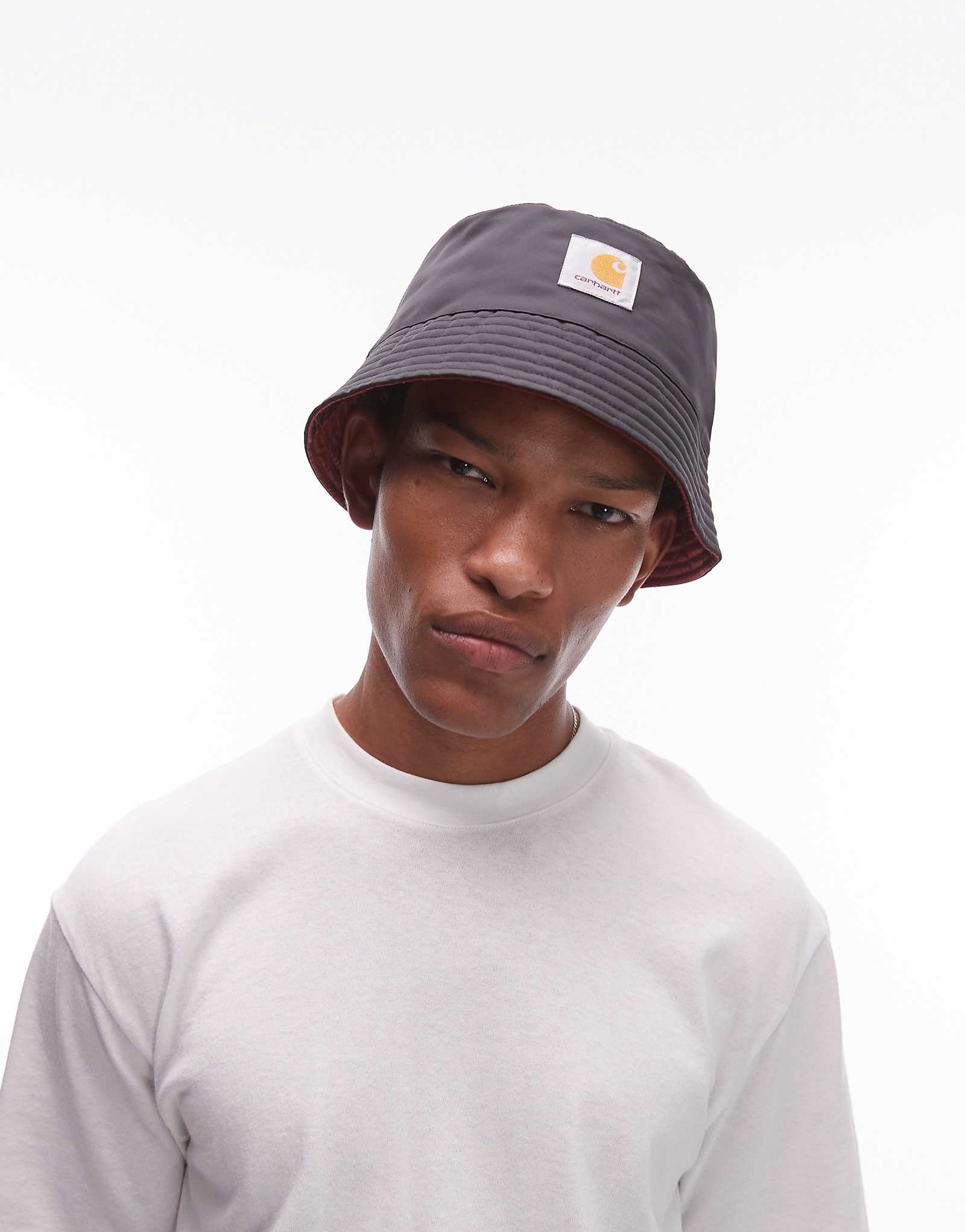 Двусторонняя шляпа-панама Carhartt WIP alumni с контрастной стеганой подкладкой черного цвета 17990₽