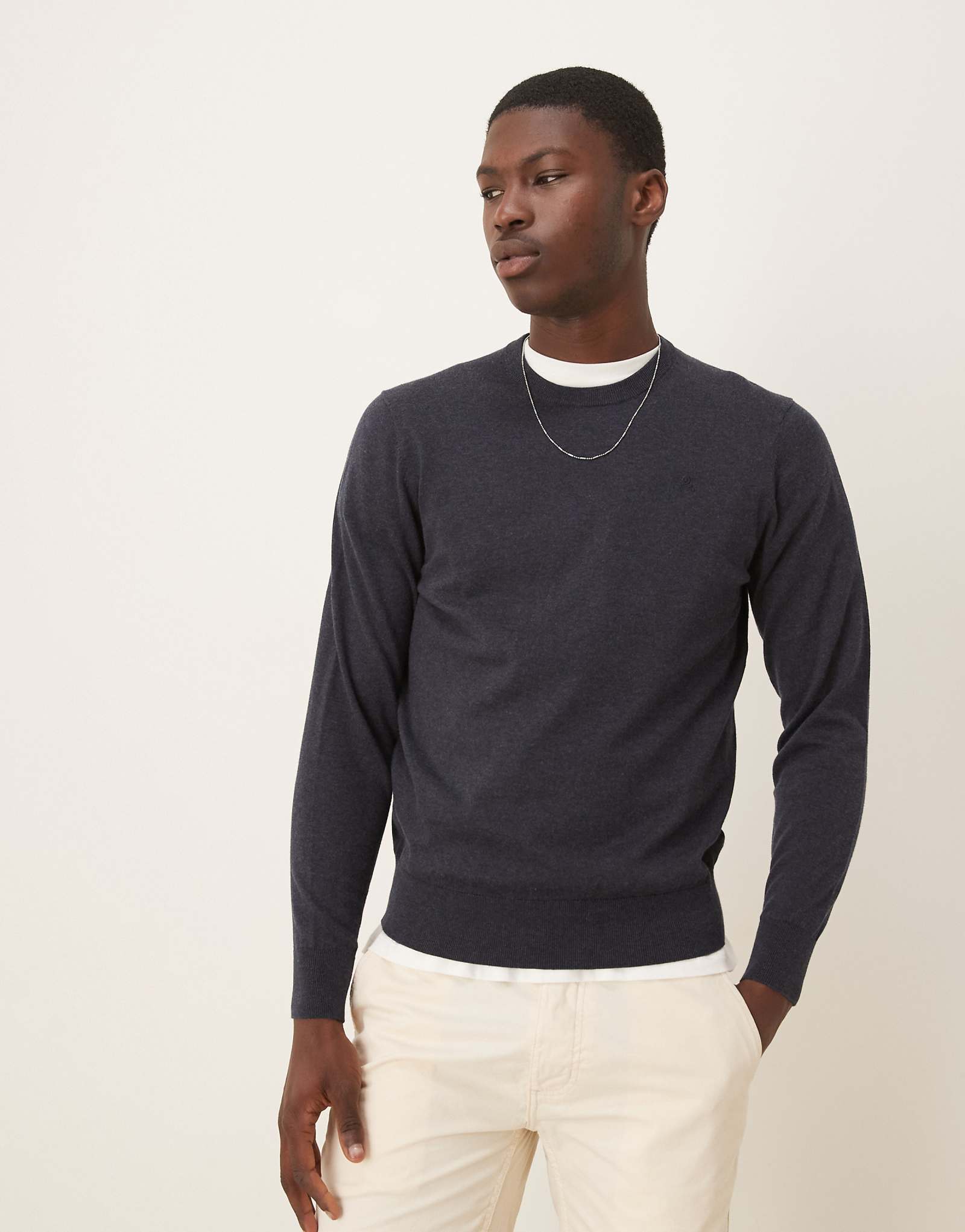 Вязаный свитер с круглым вырезом и черепом скальперов темно-синего цвета 11490₽