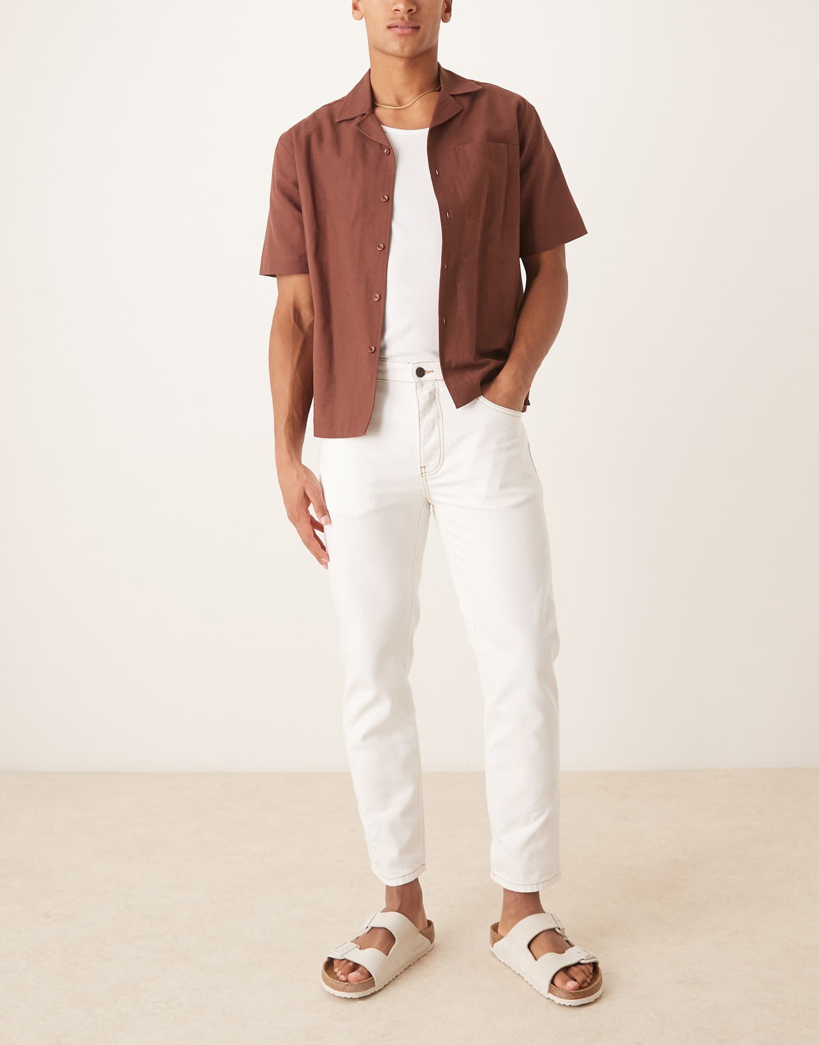 Укороченные джинсы Scalpers кремового цвета 17490₽