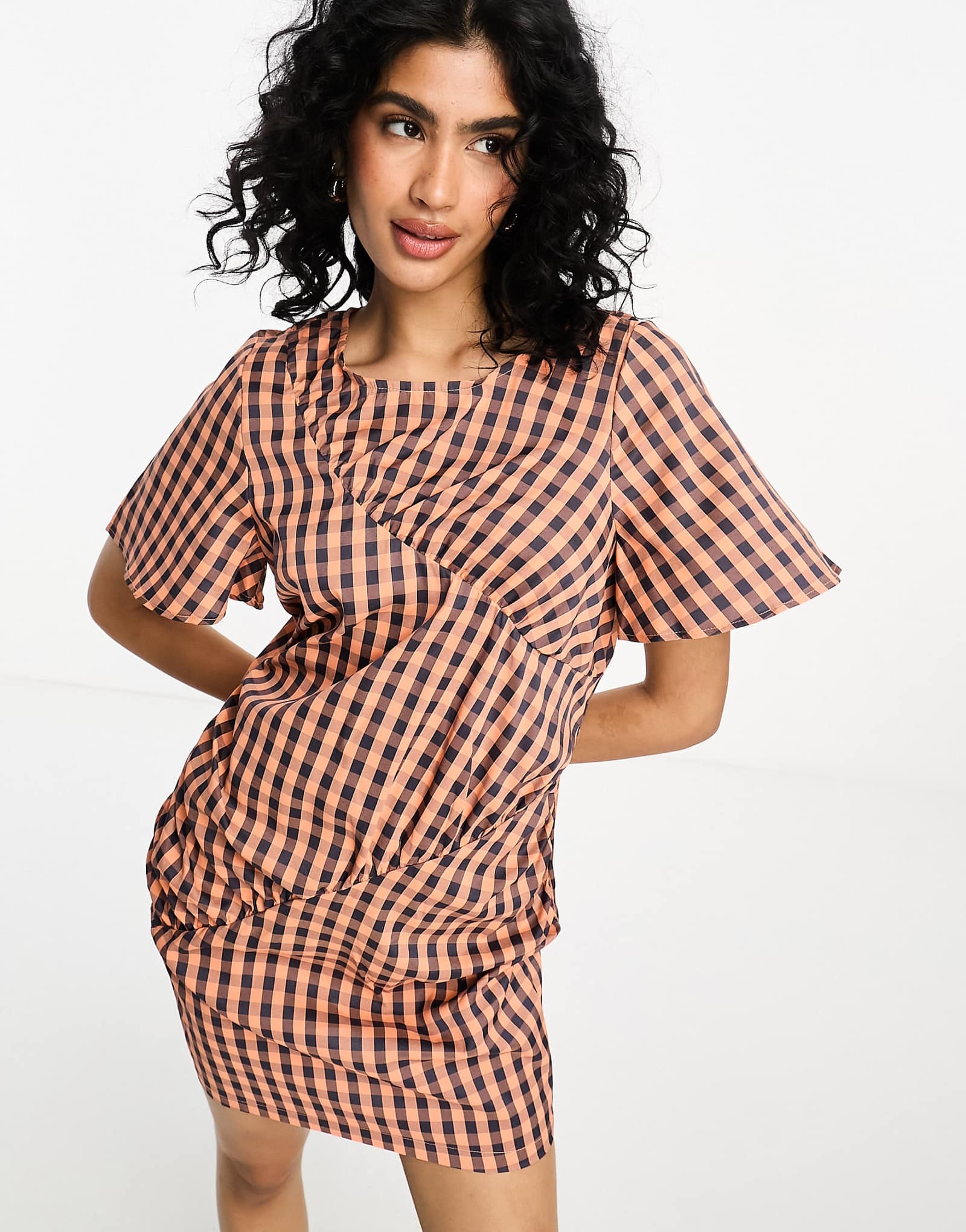 Мини-платье Vila с рюшами в темно-синюю клетку 13490₽