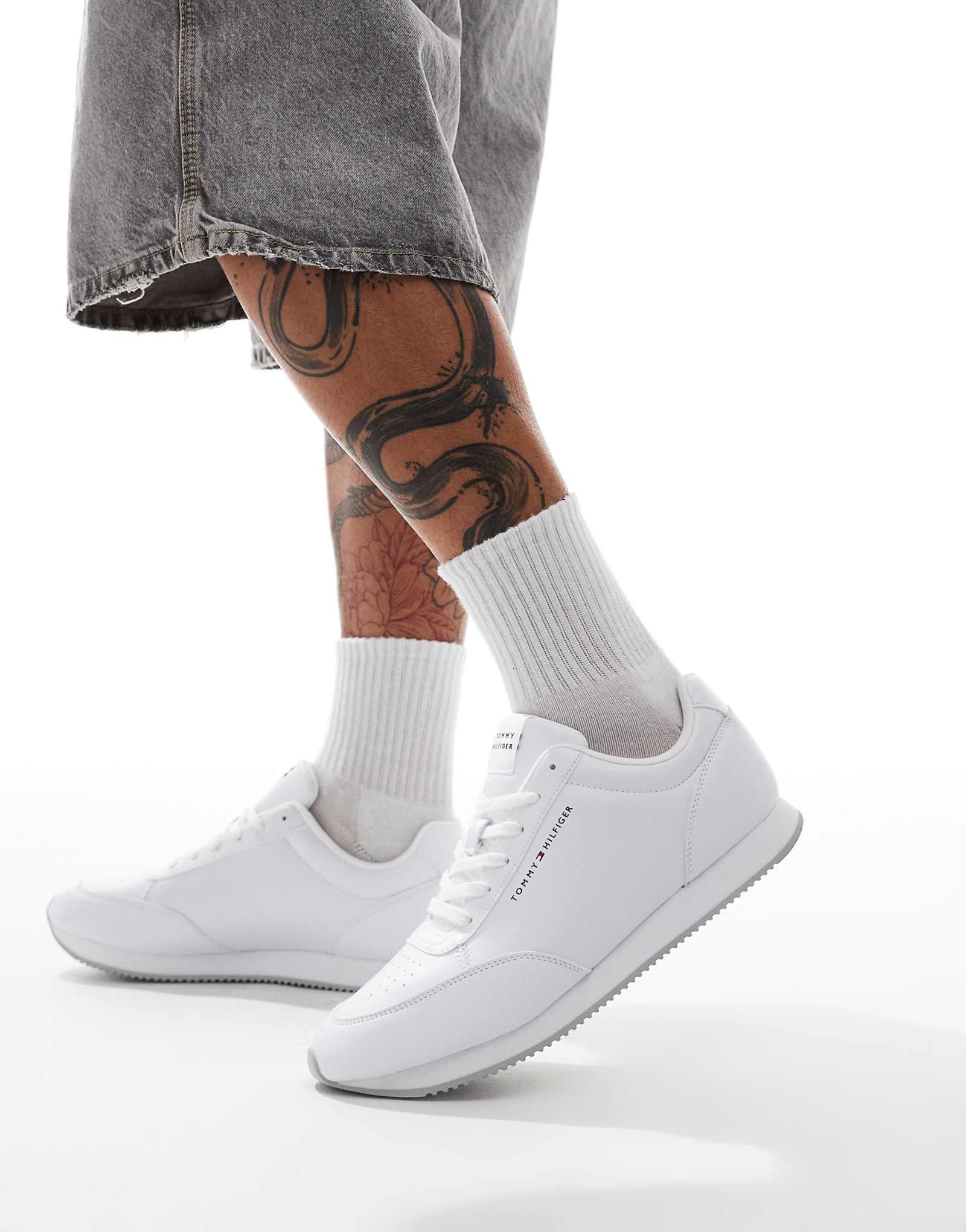 Кроссовки Tommy Hilfiger runner в белую полоску 19490₽