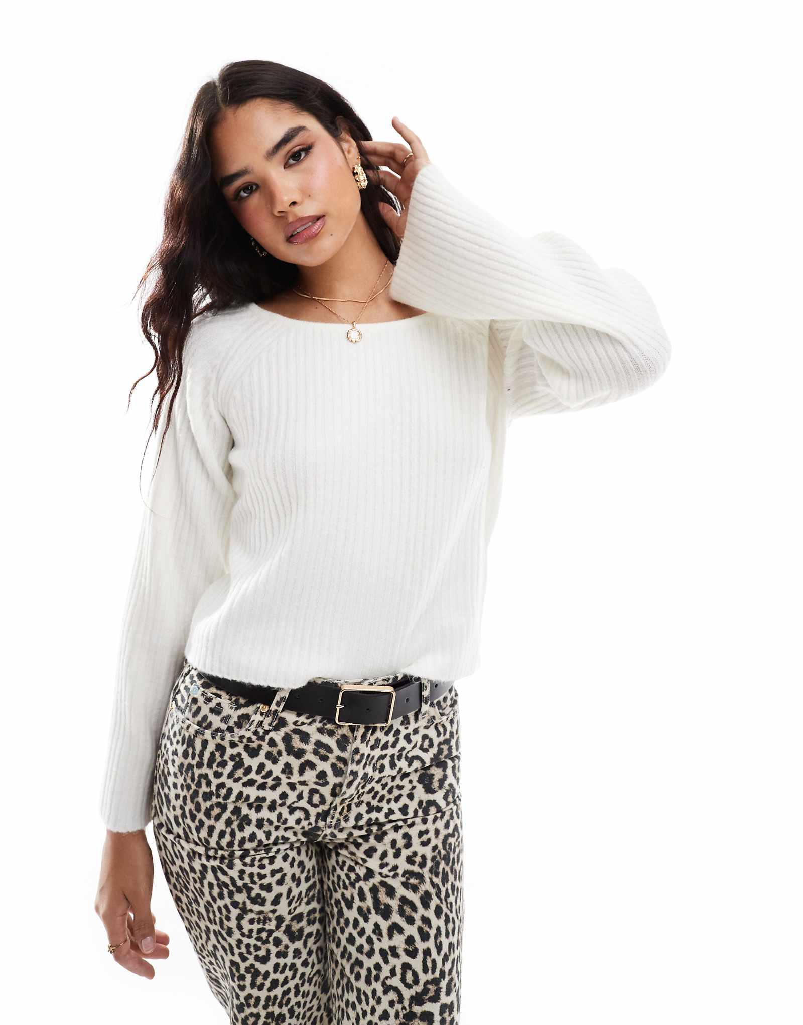 Вязаный свитер Vila с широким вырезом лодочкой кремового цвета 9190₽