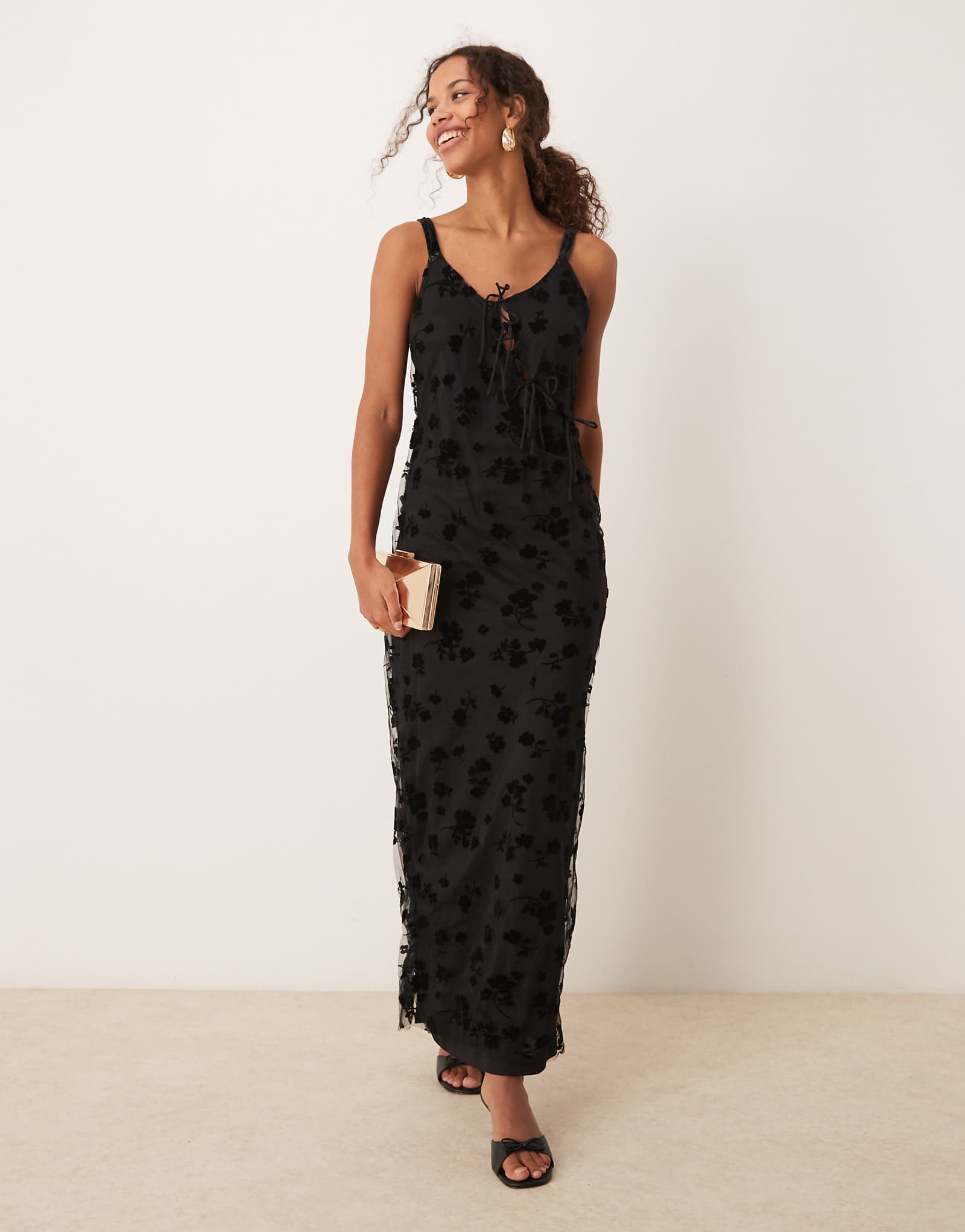 Черное миди-платье на бретельках из сетки YAS и выгоревшего на солнце черного цвета 8390₽