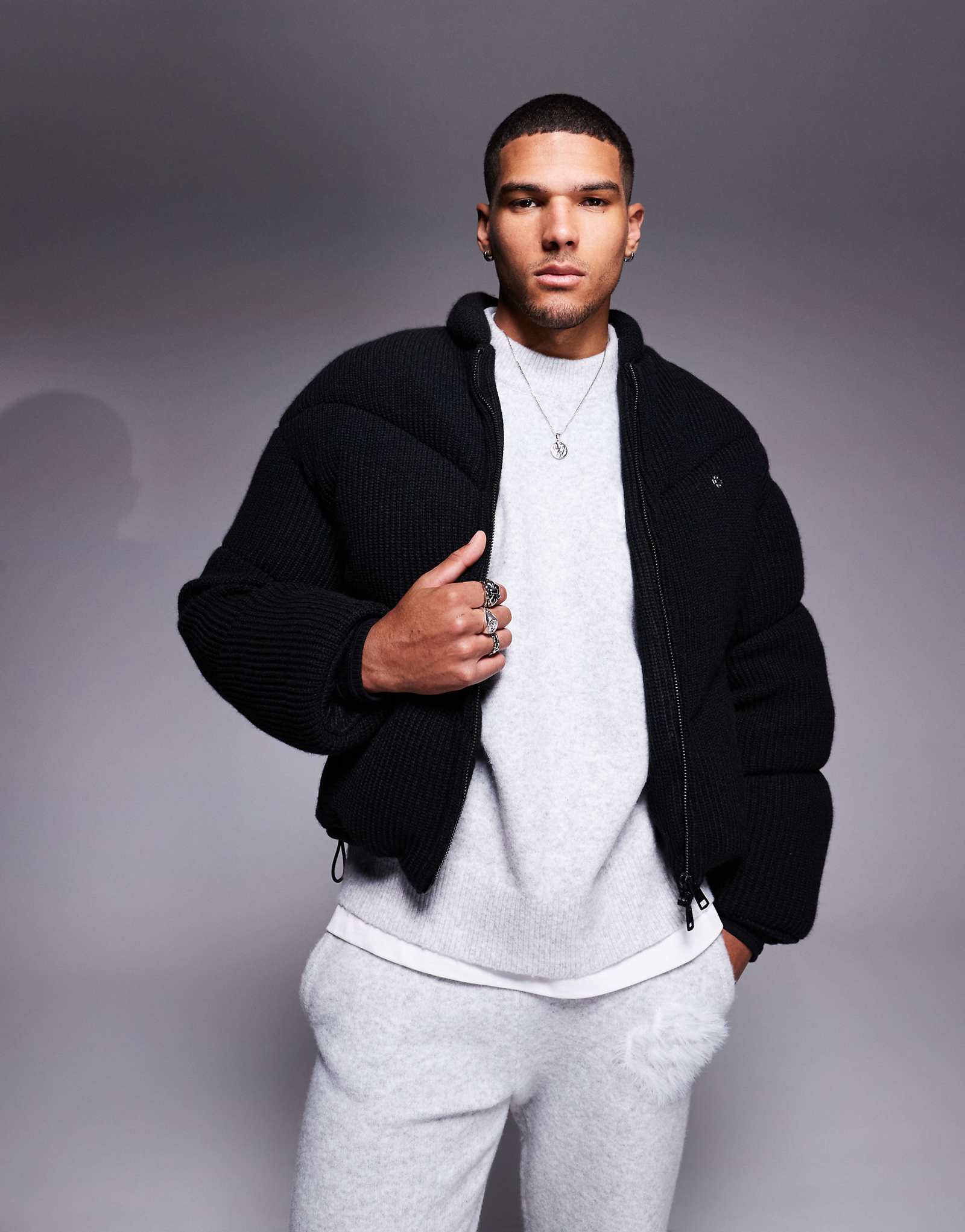 Вязаное пальто с шевронной подкладкой черного цвета от Couture Club 17690₽