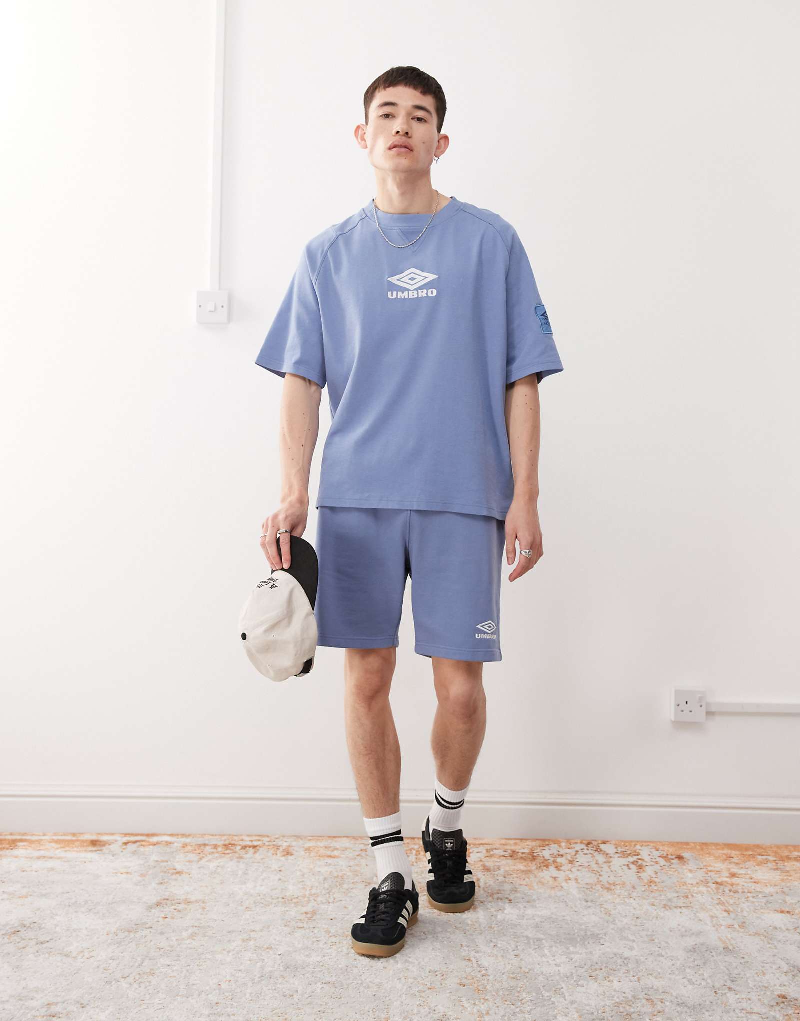 Шорты с вышитым логотипом Umbro Drill синего цвета 16890₽