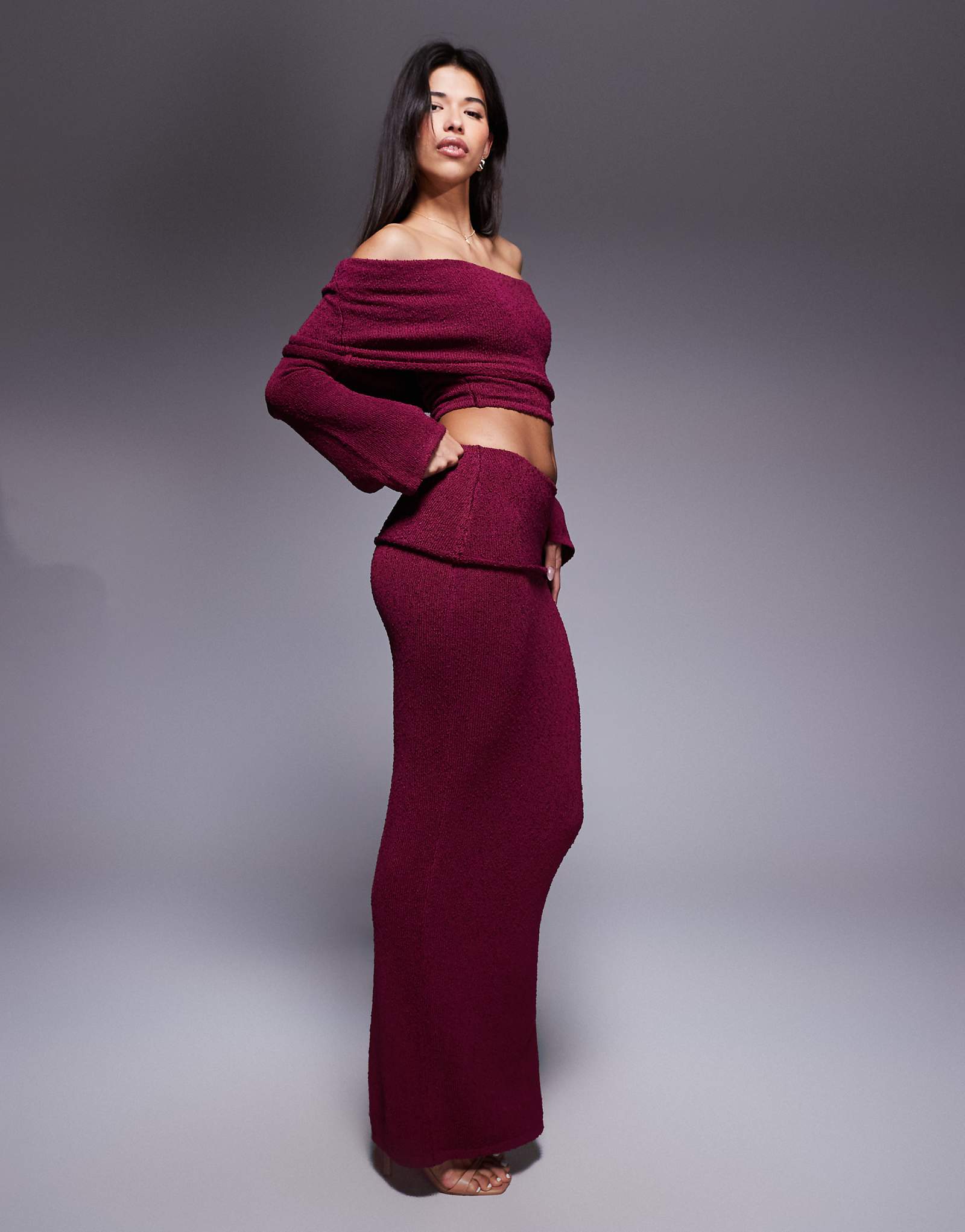 Эффектная вязаная макси-юбка Wanderdoll Yasmin из букле вишневого цвета - часть комплекта