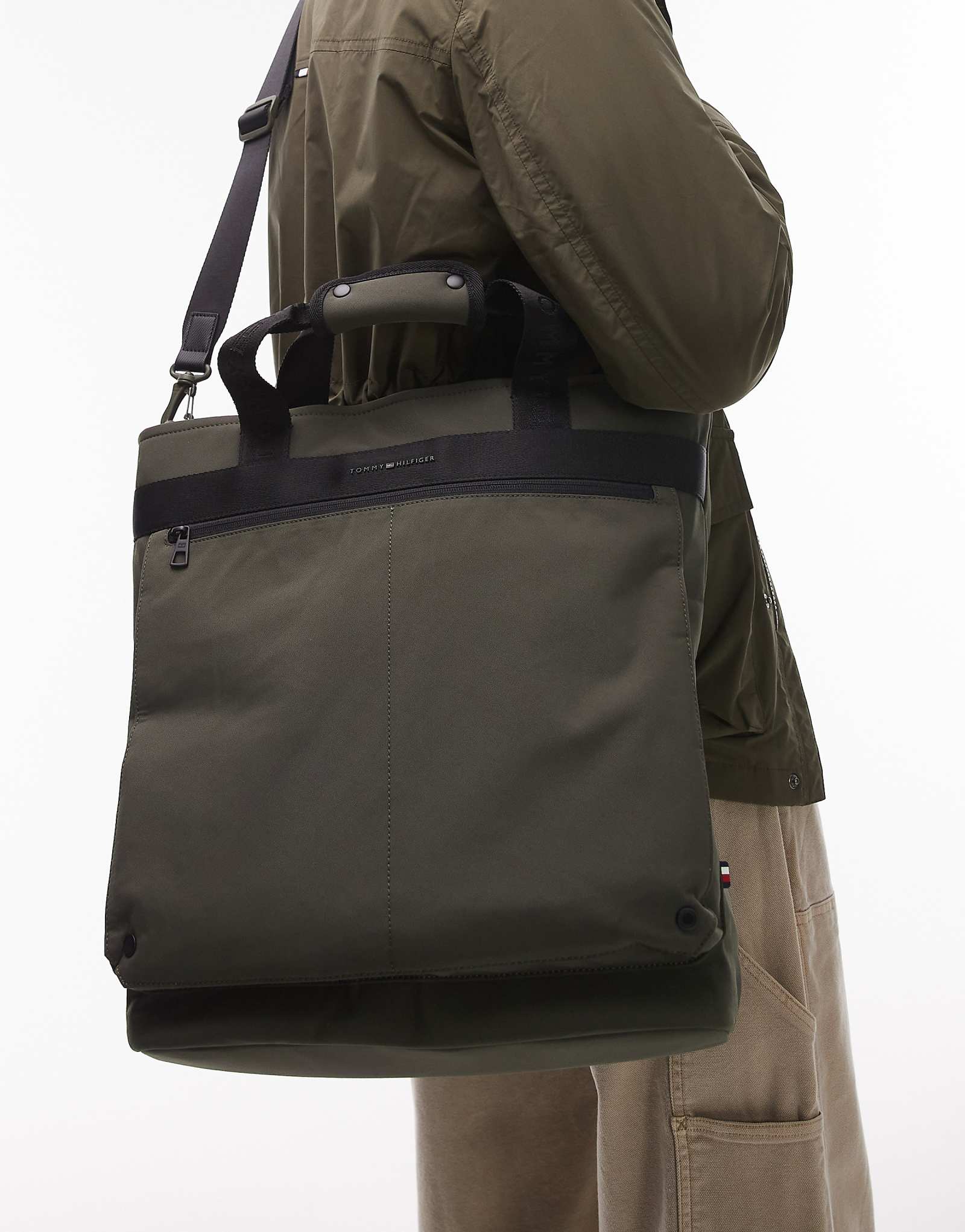 Сумка-тоут Tommy Hilfiger для пригородных поездок зеленого цвета