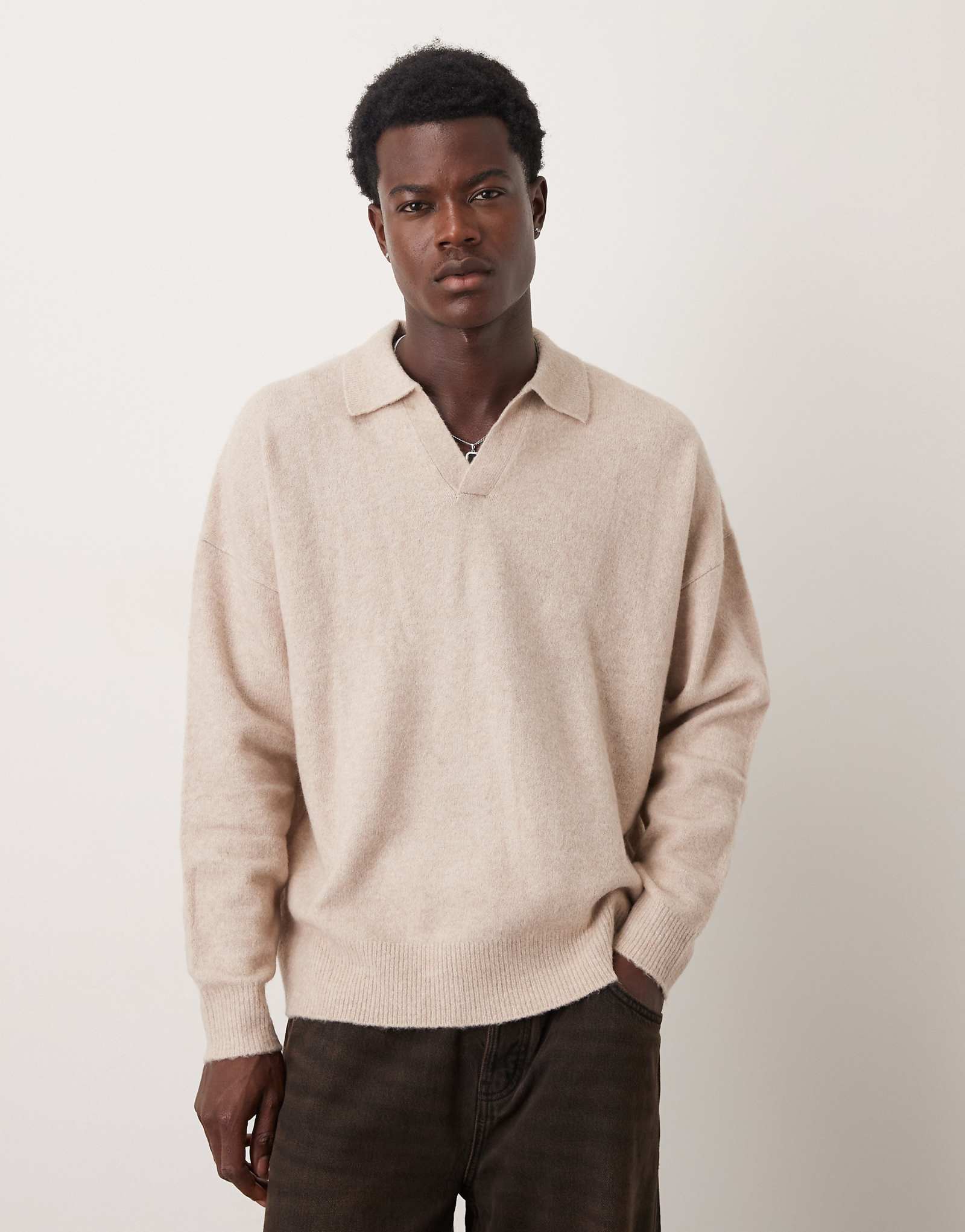 Свободный свитер ASOS DESIGN с ворсом цвета песок 9190₽