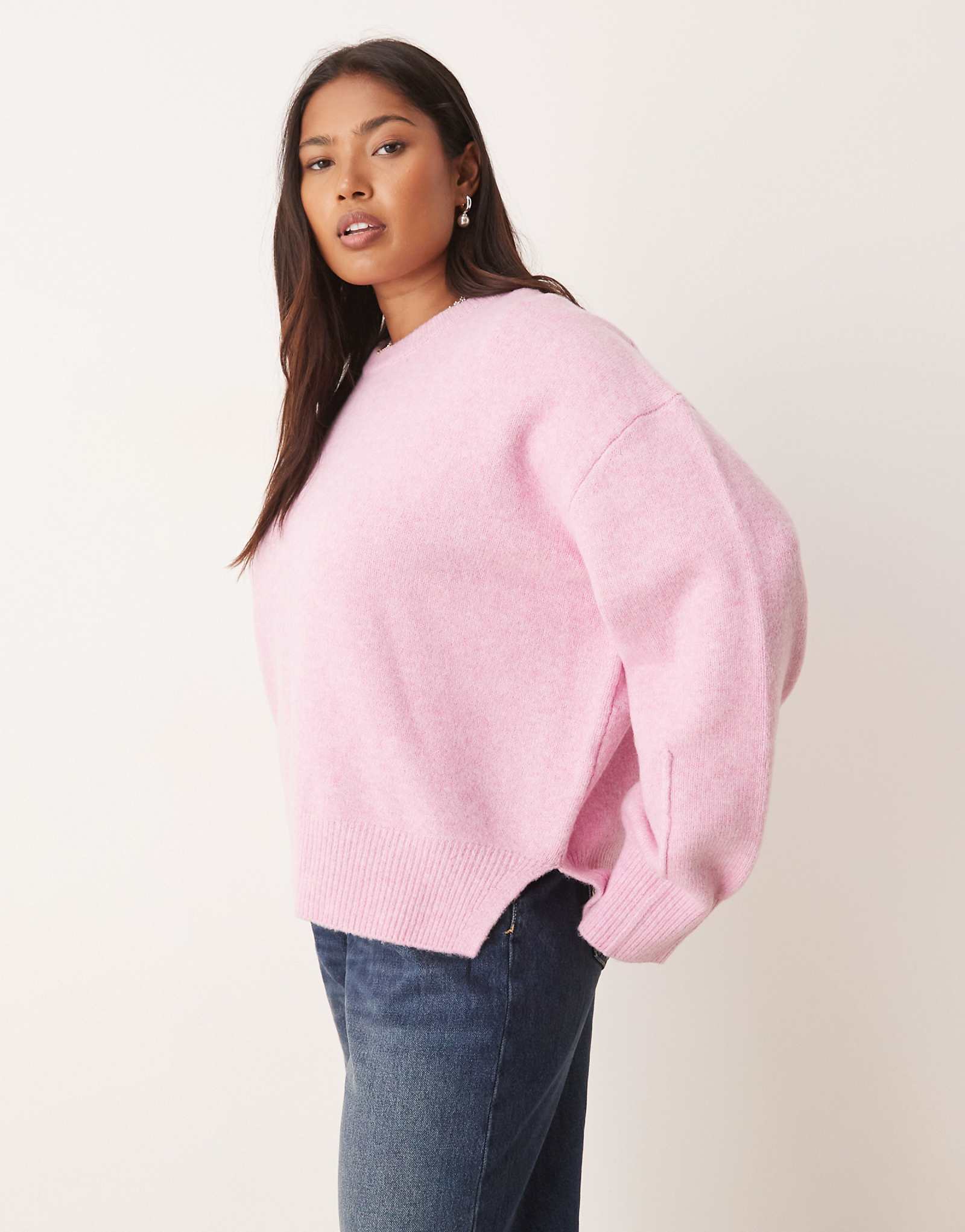 Облегающий свитер с круглым вырезом и разрезом по бокам от ASOS DESIGN Curve ярко-розового цвета