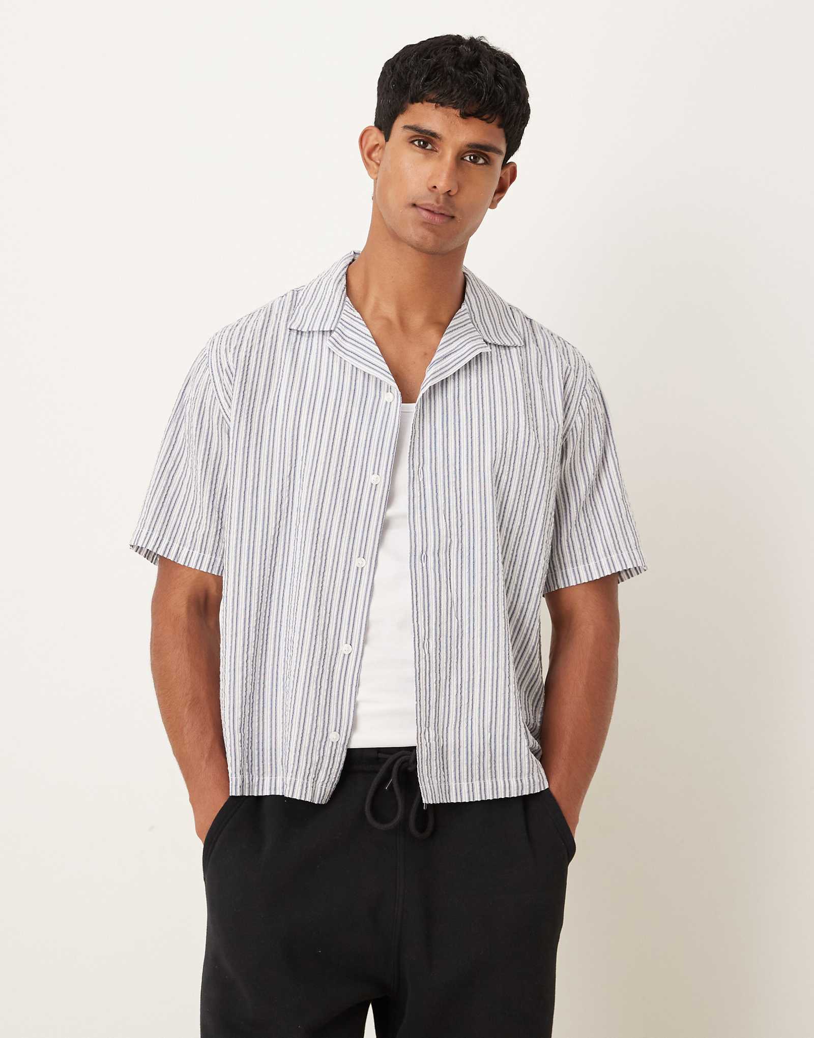 Рубашка Abercrombie - Fitch с коротким рукавом в синюю полоску 17590₽
