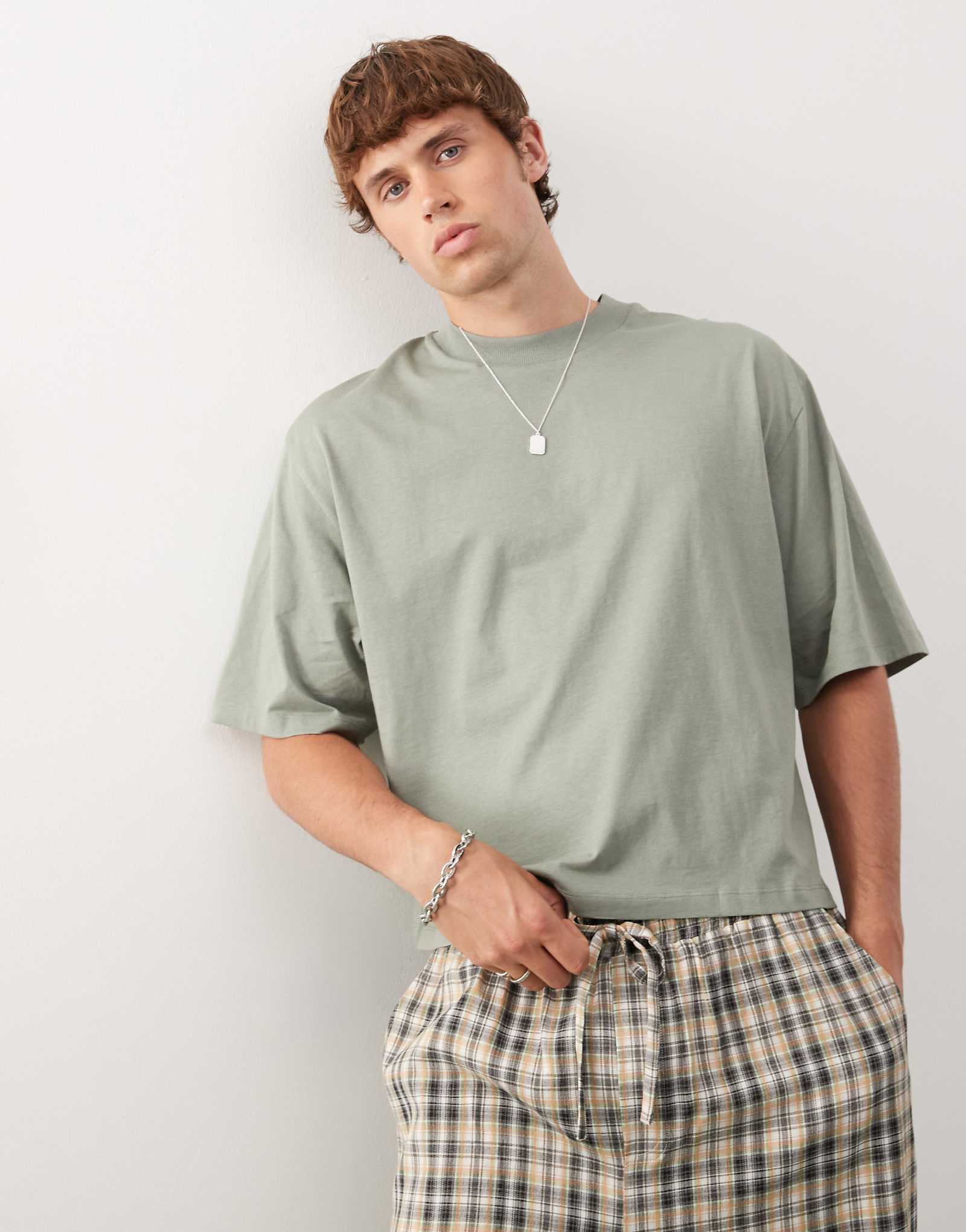 Облегающая футболка COLLUSION цвета шалфея 3290₽