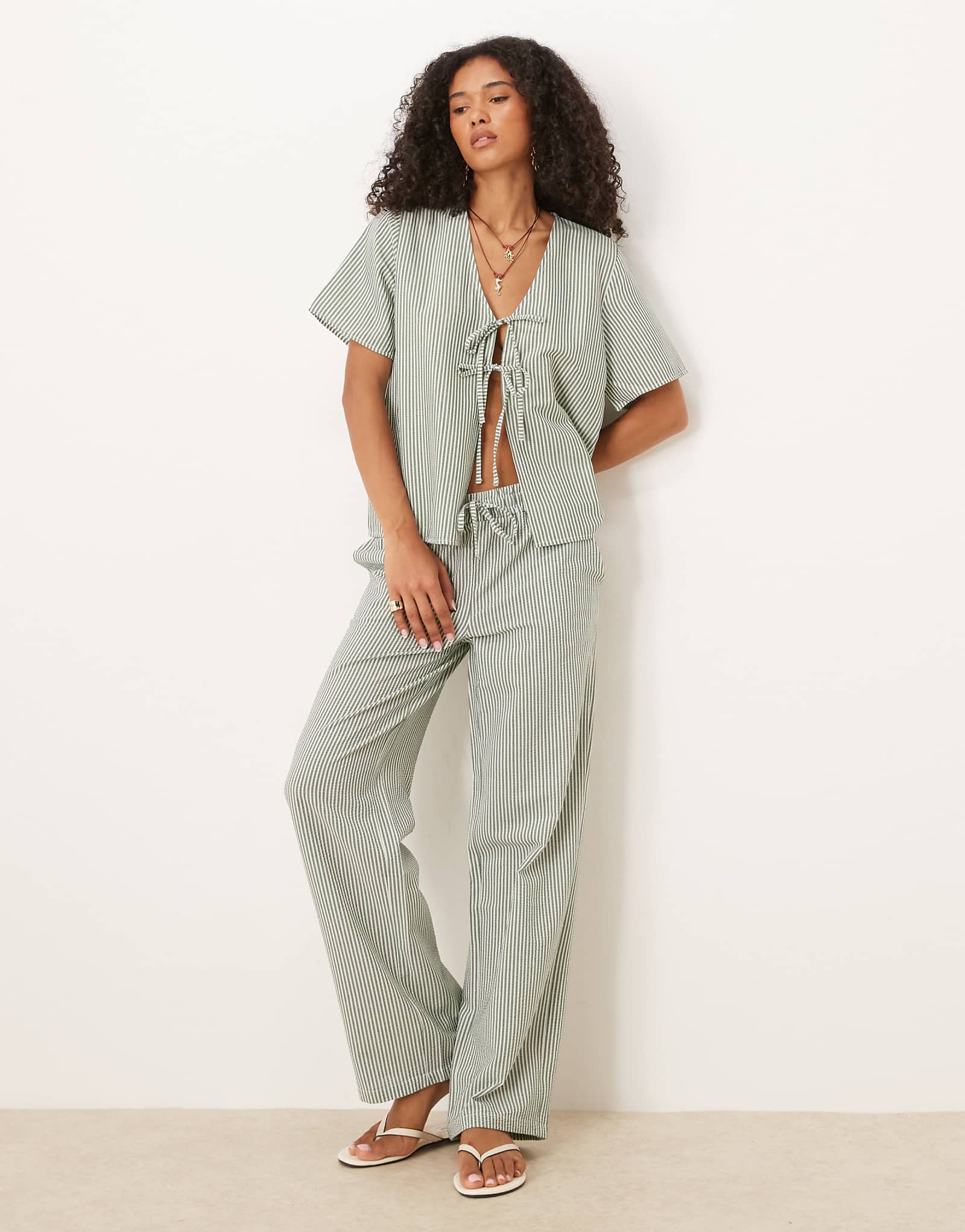 Брюки-клеш JDY в зеленую полоску - часть комплекта 12890₽