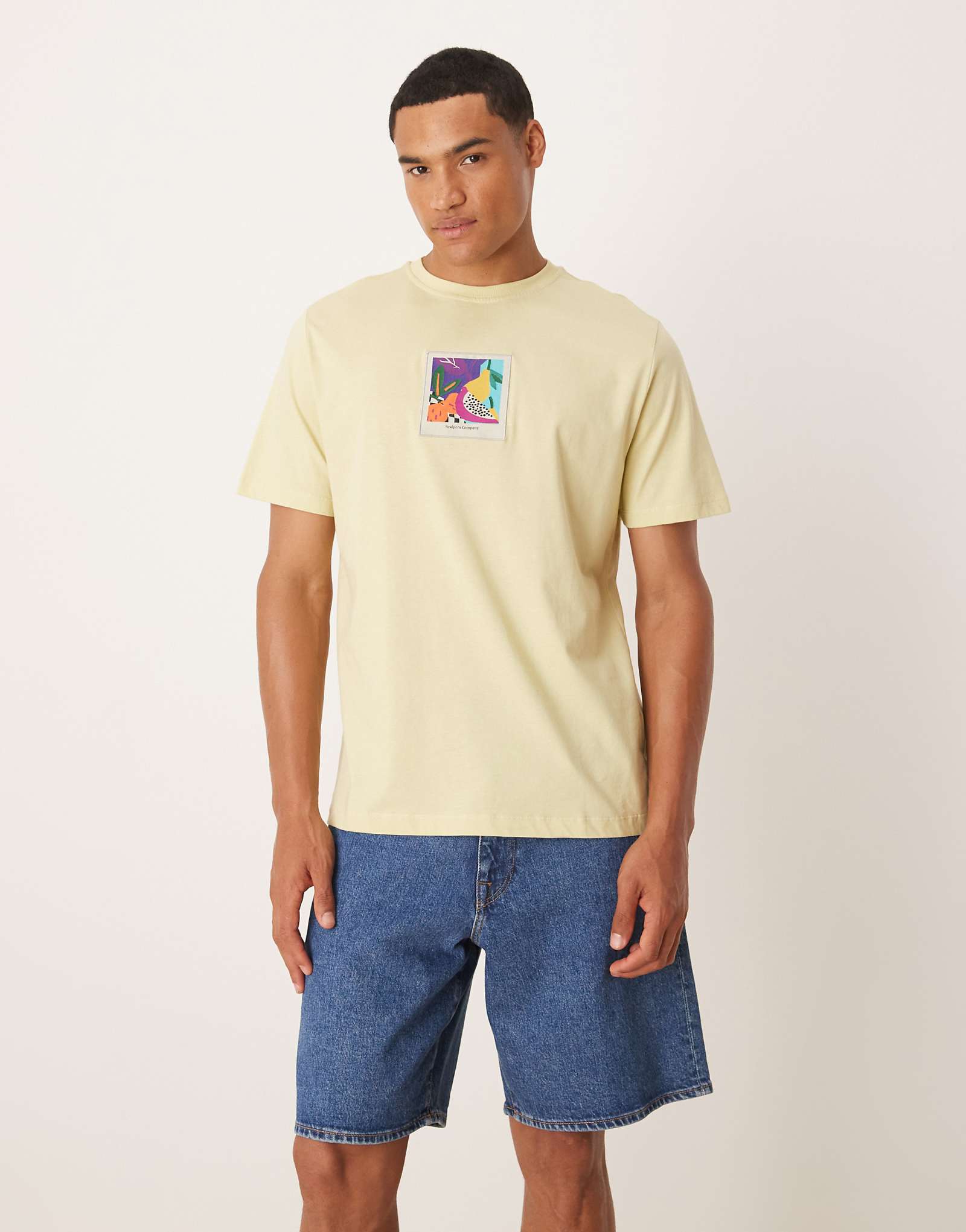 Футболка с нашивкой Натюрморт скальперов из дыни 6590₽